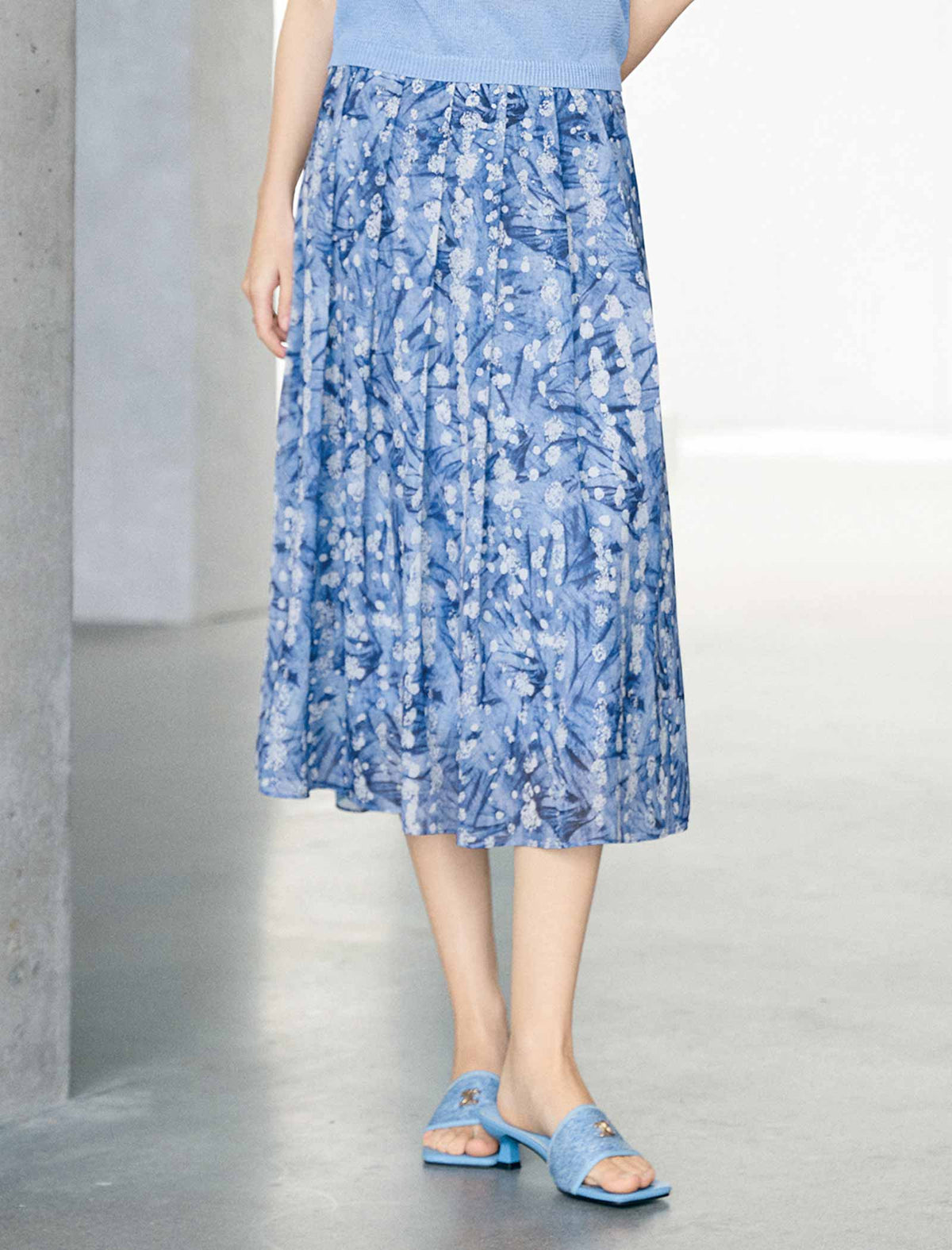 Blue Watercolor Floral Print High Waist Pleated Flow Midi Skirt