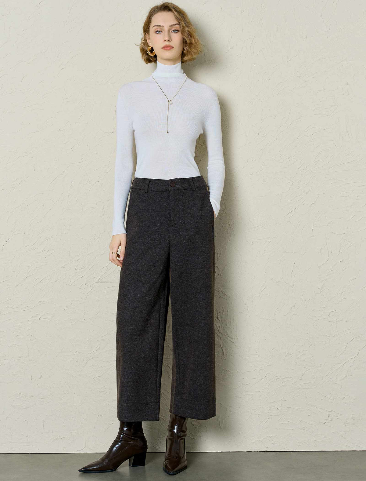Textured Wide-Leg Cropped Pants