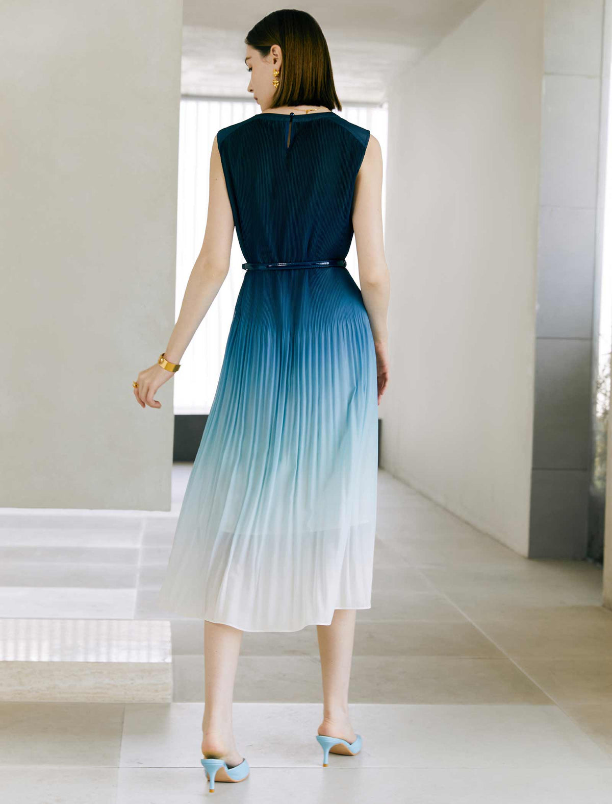 Gradient Blue Pleated Sleeveless Midi Dress