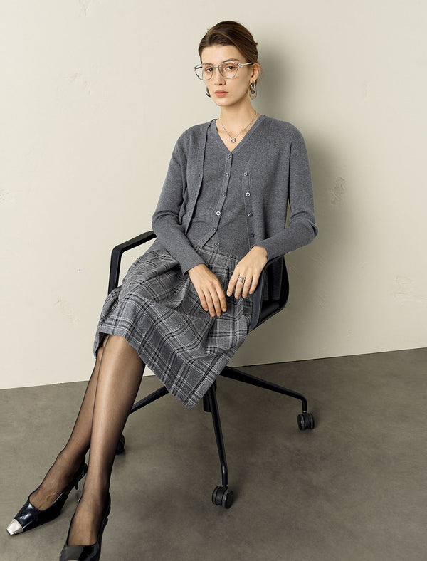 V-Neck Slim Fit Buttoned Knit Tank Top