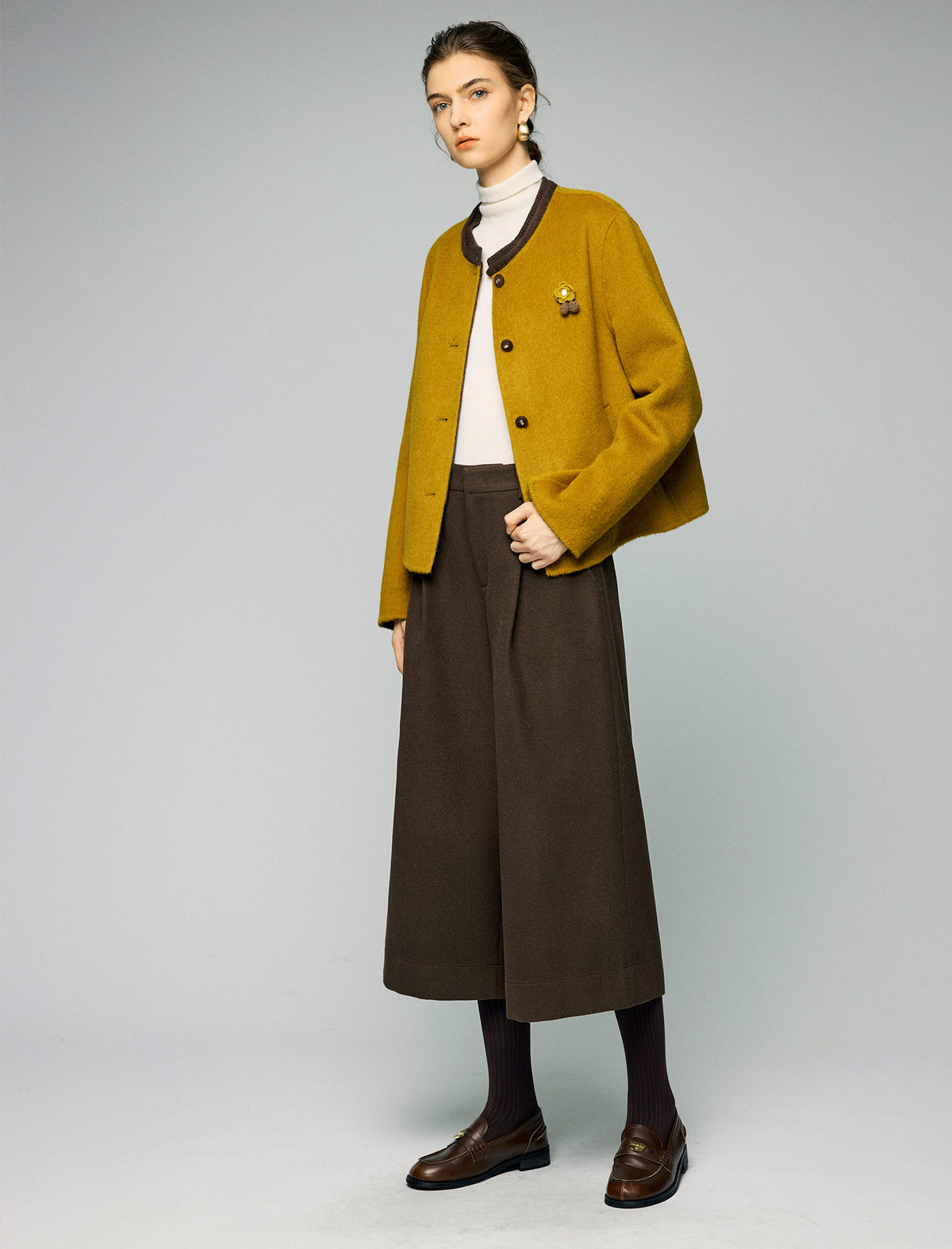 Wool Blend Contrast-Trim Crewneck Cropped Jacket with Brooch