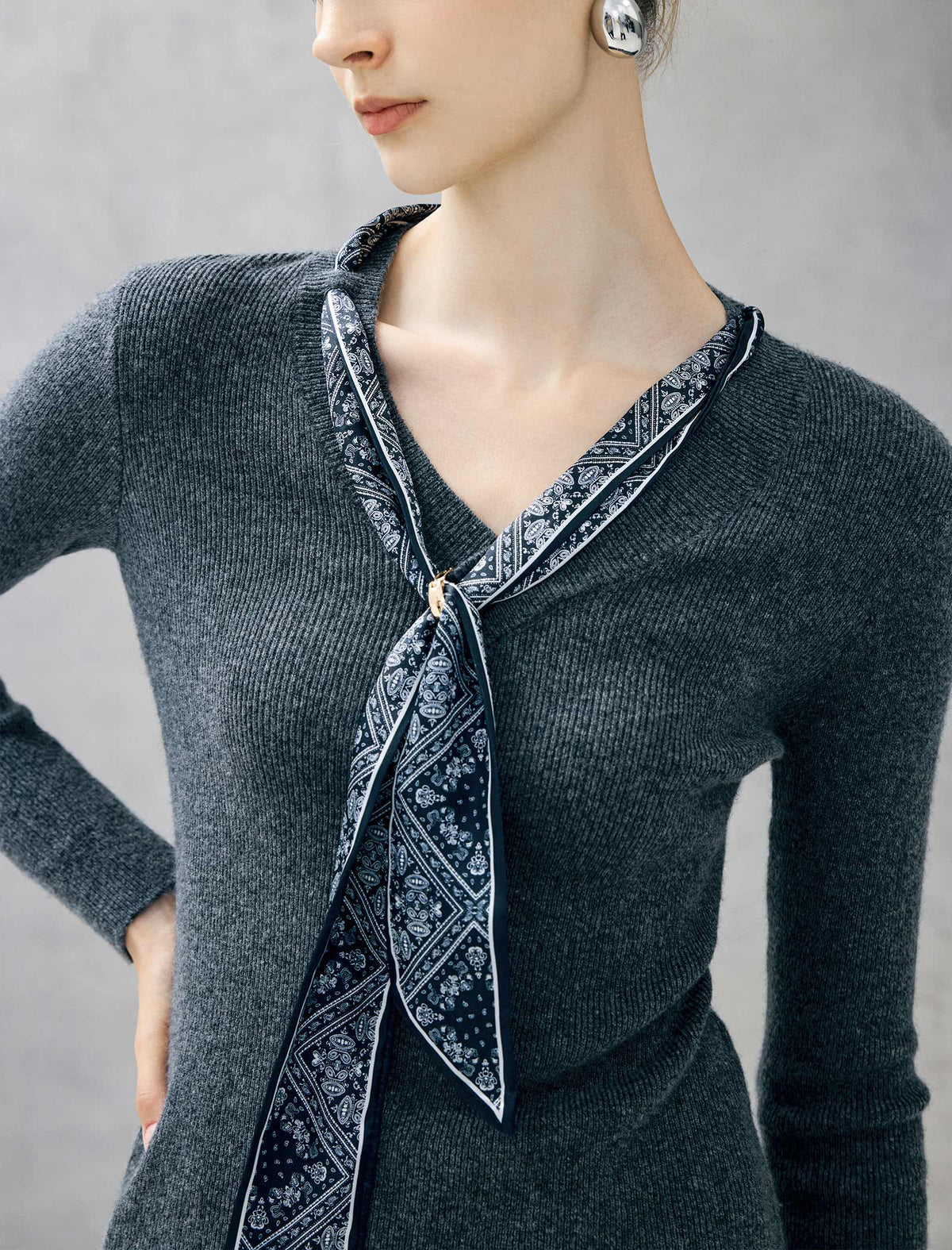 Wool Blend Ribbed V-Neck Top with Detachable Leopard Scarf