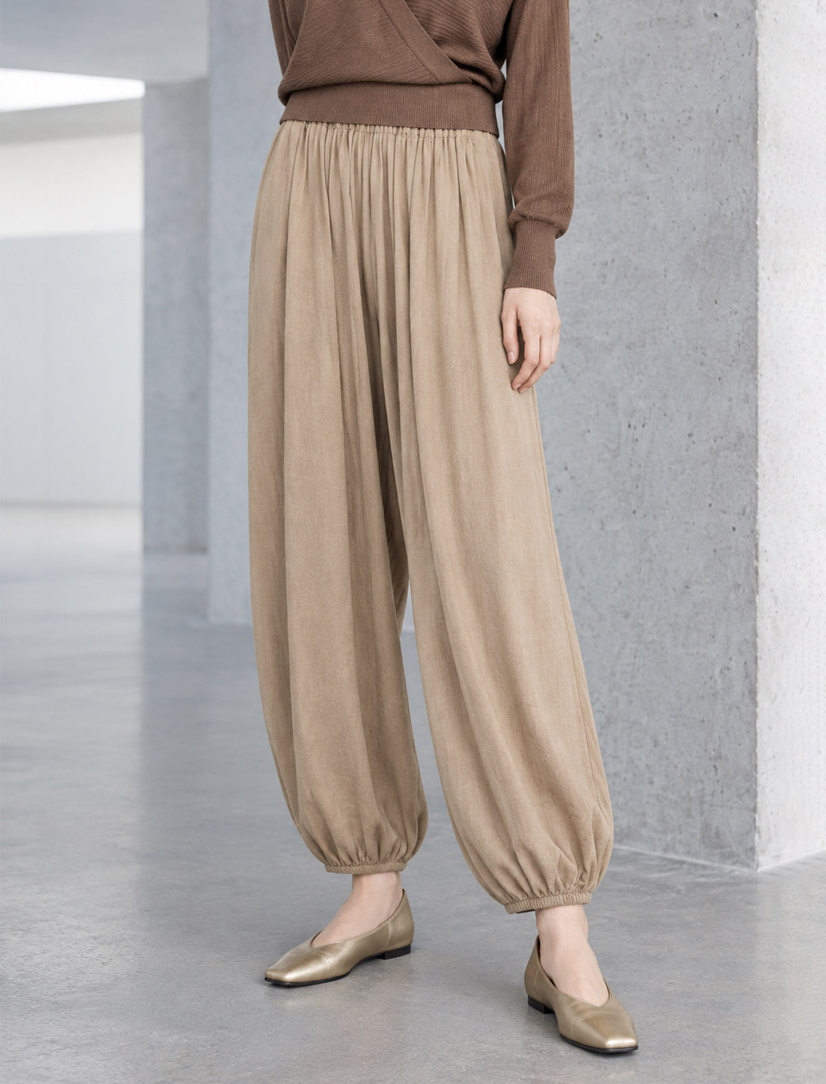 Draped Wool-Blend Ruched Waistband Lantern Pants