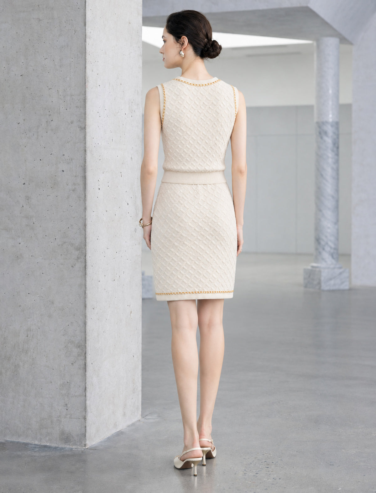 Chain-Trimmed Pocket in a Blended Fabric Knit Skirt
