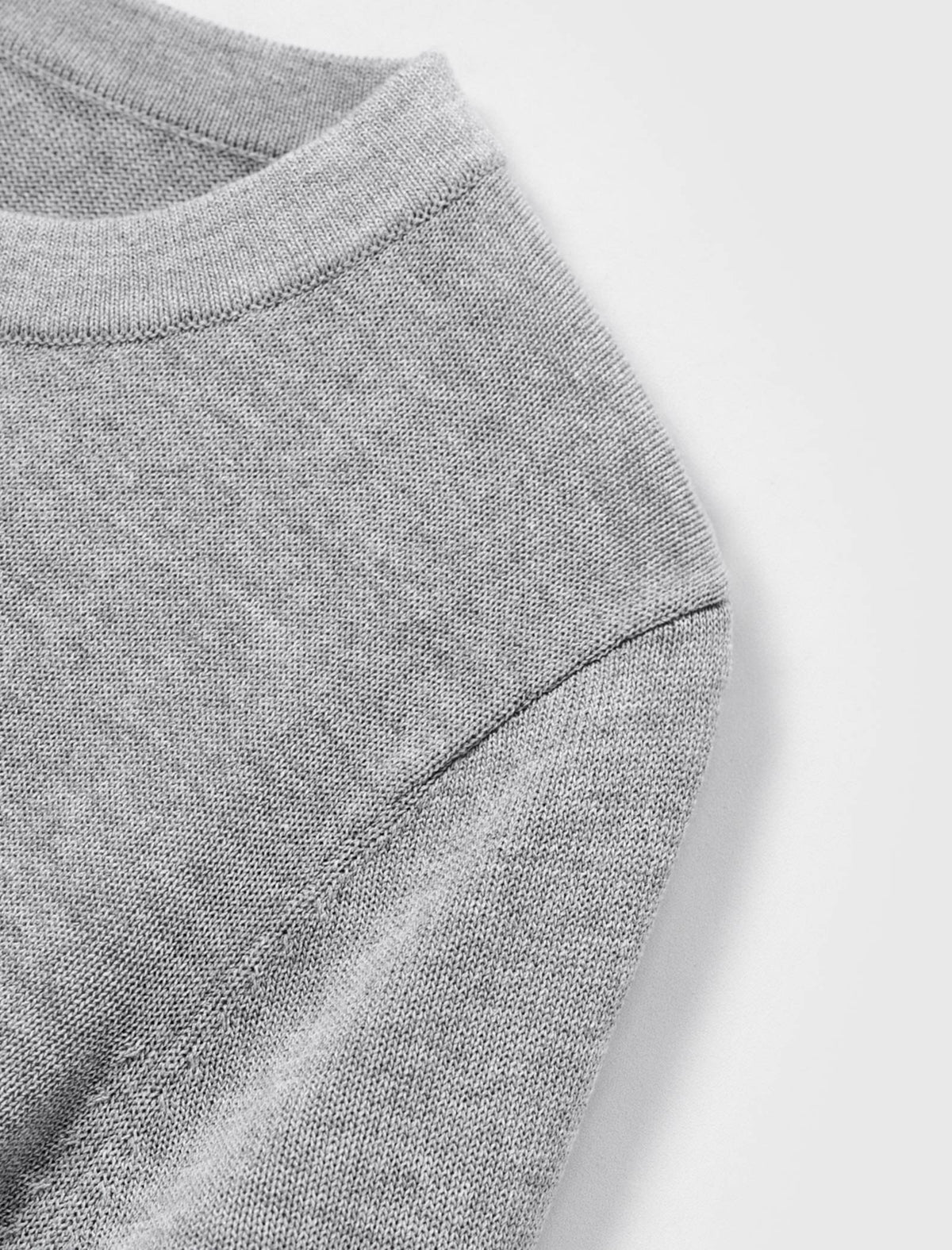 Notched V-Neck Graphic Knit Short Sleeve Top