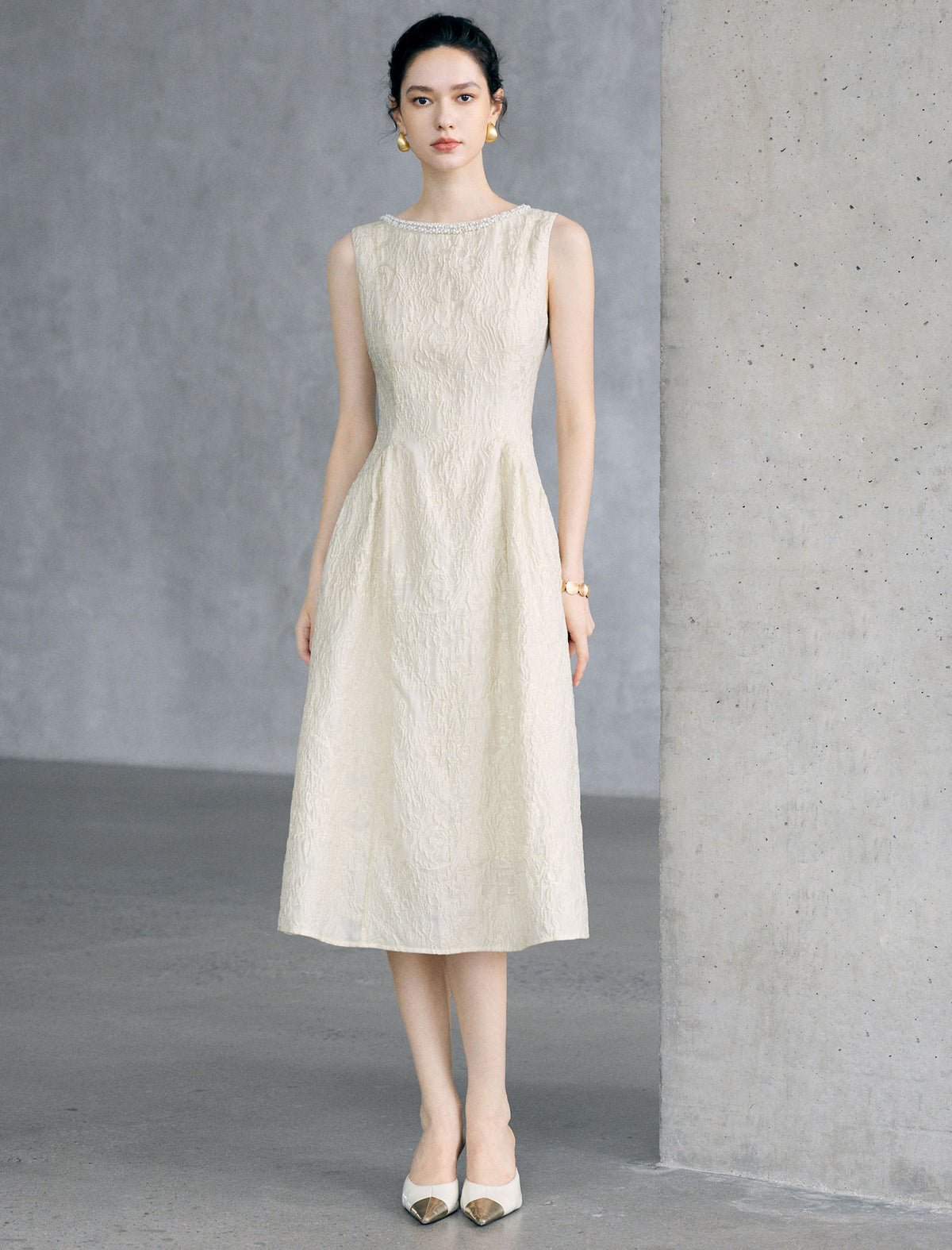 Textured Floral Sleeveless Beaded-Neckline A-Line Midi Dress