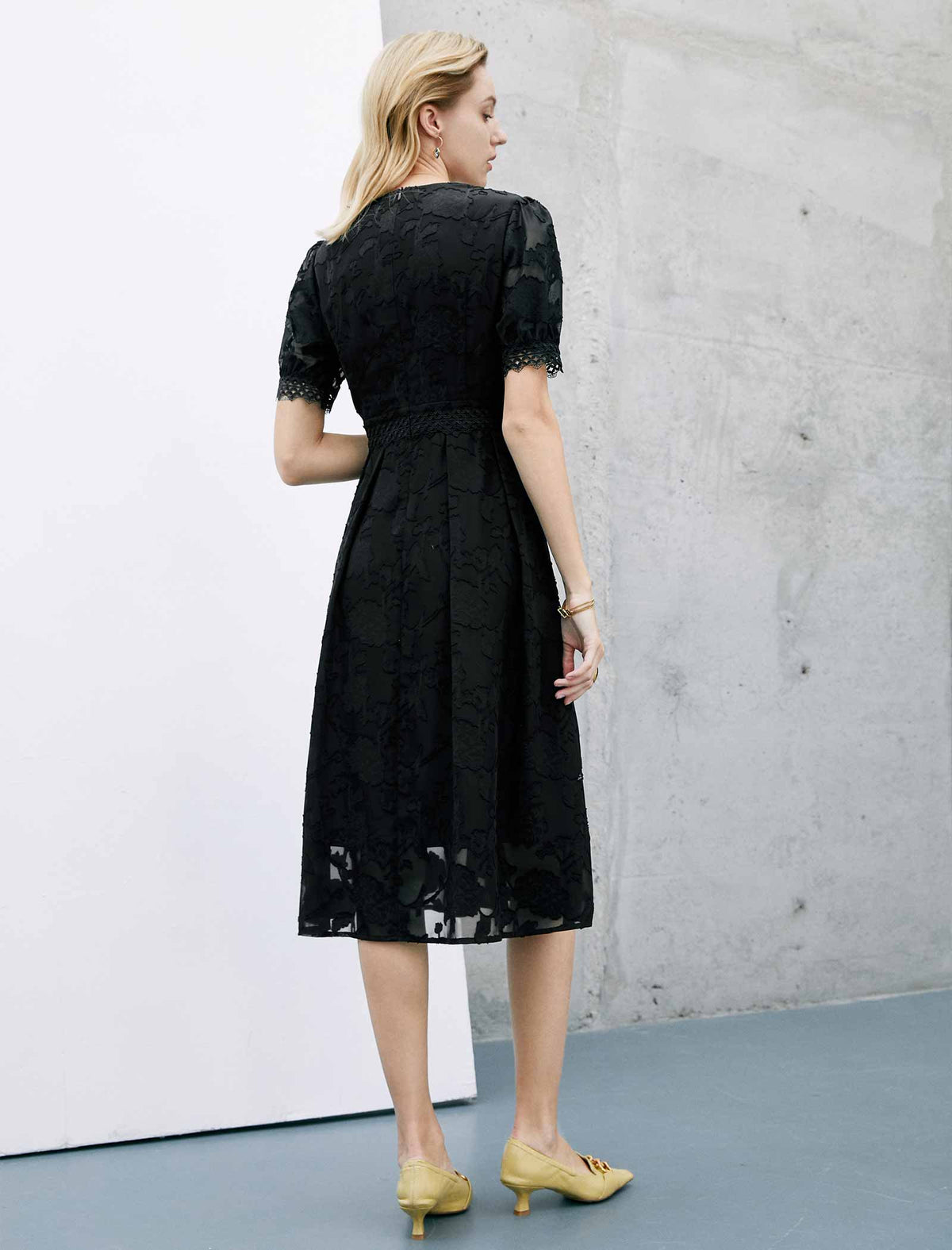 V-Neck Waist-Cinched Short Sleeve Dress
