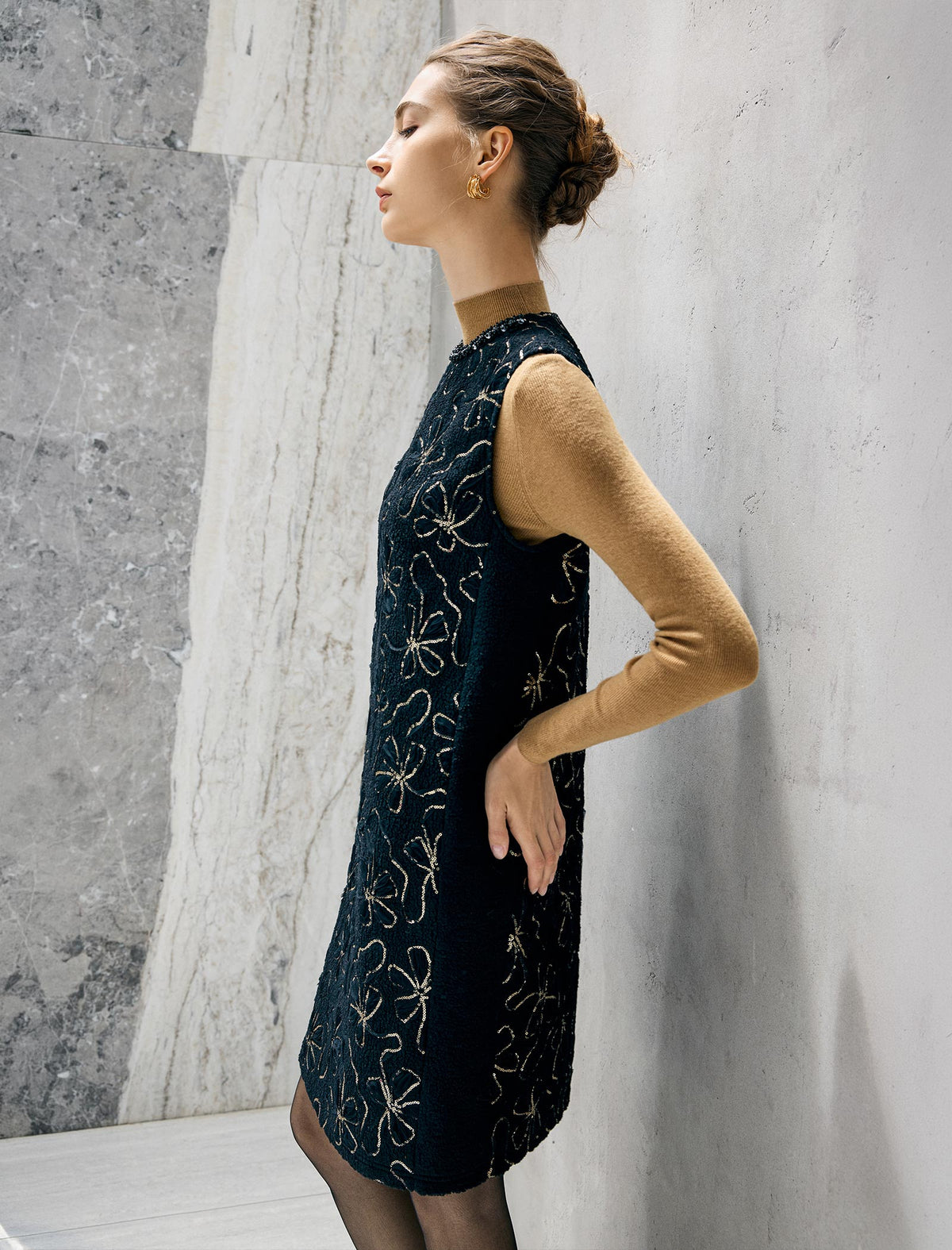Beaded Neck 3D Floral Sleeveless Shift Dress