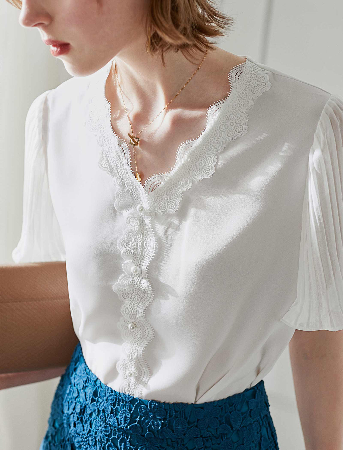 White V-Neck Short Sleeve Chiffon Top