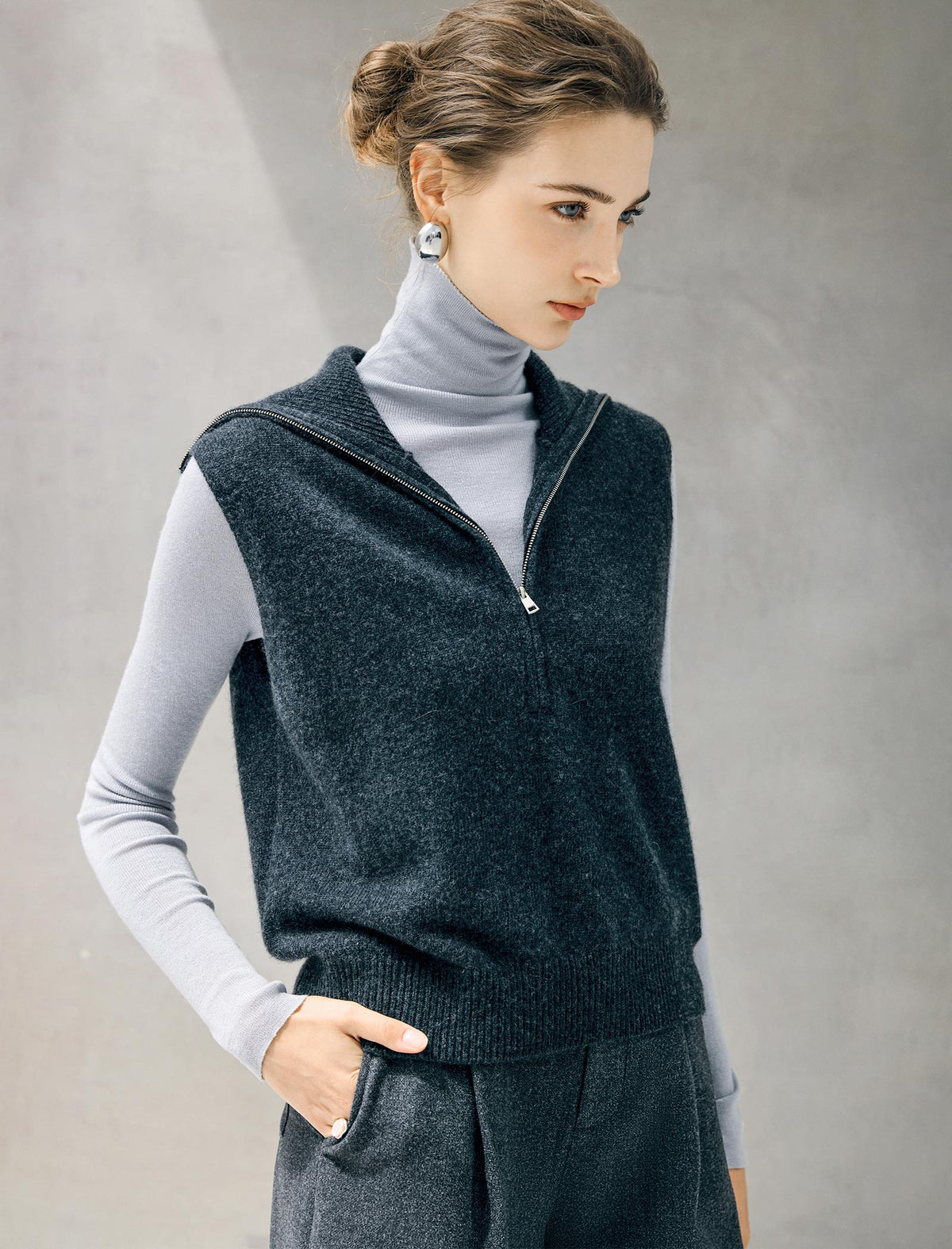 Wool Blend Half-Zip Collared Straight Knit Vest