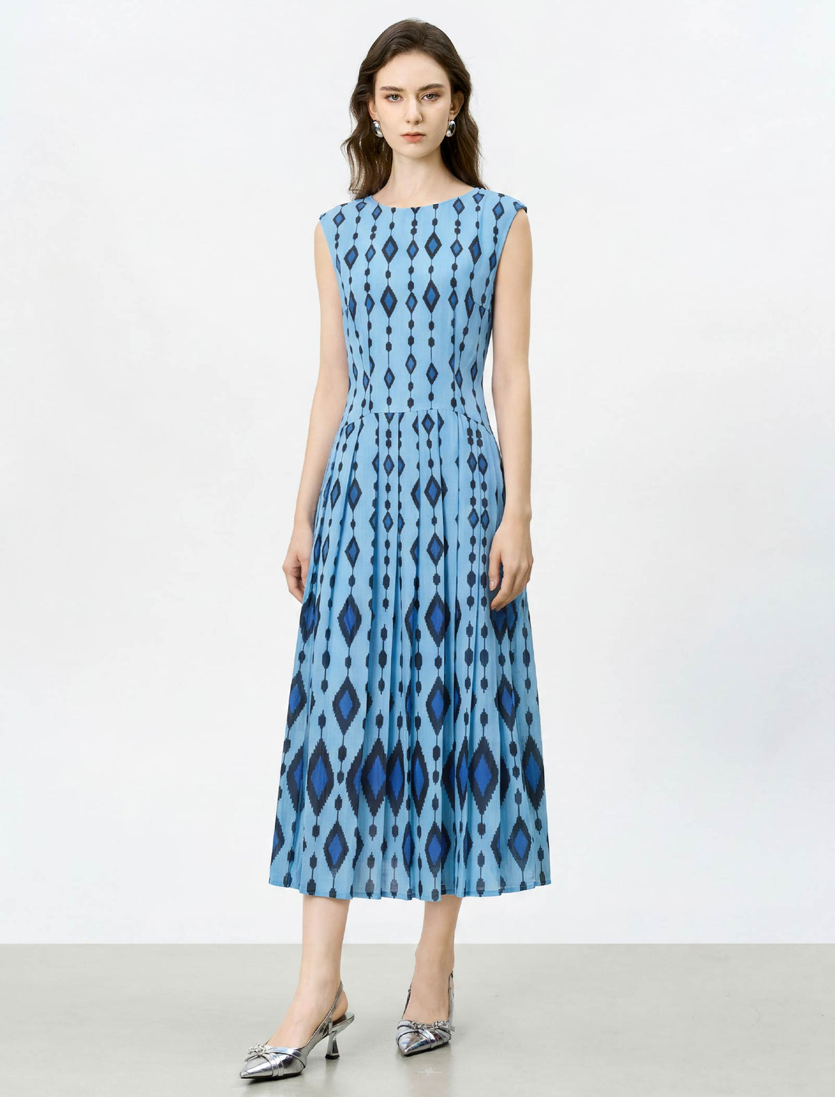 Blue Geo Diamond Print Sleeveless Pleated Midi Dress