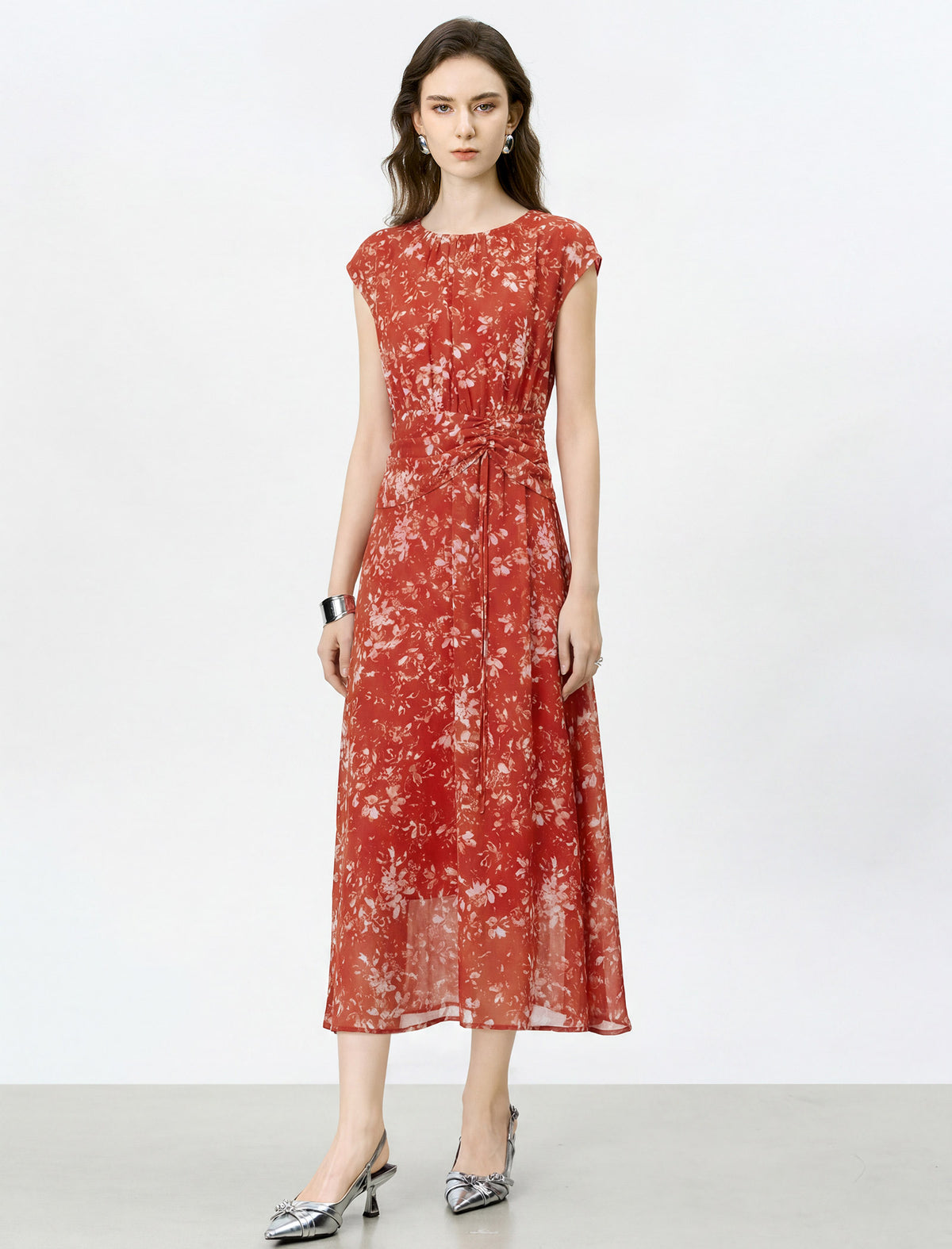 Printed midi dress with a round neck and cap sleeves
