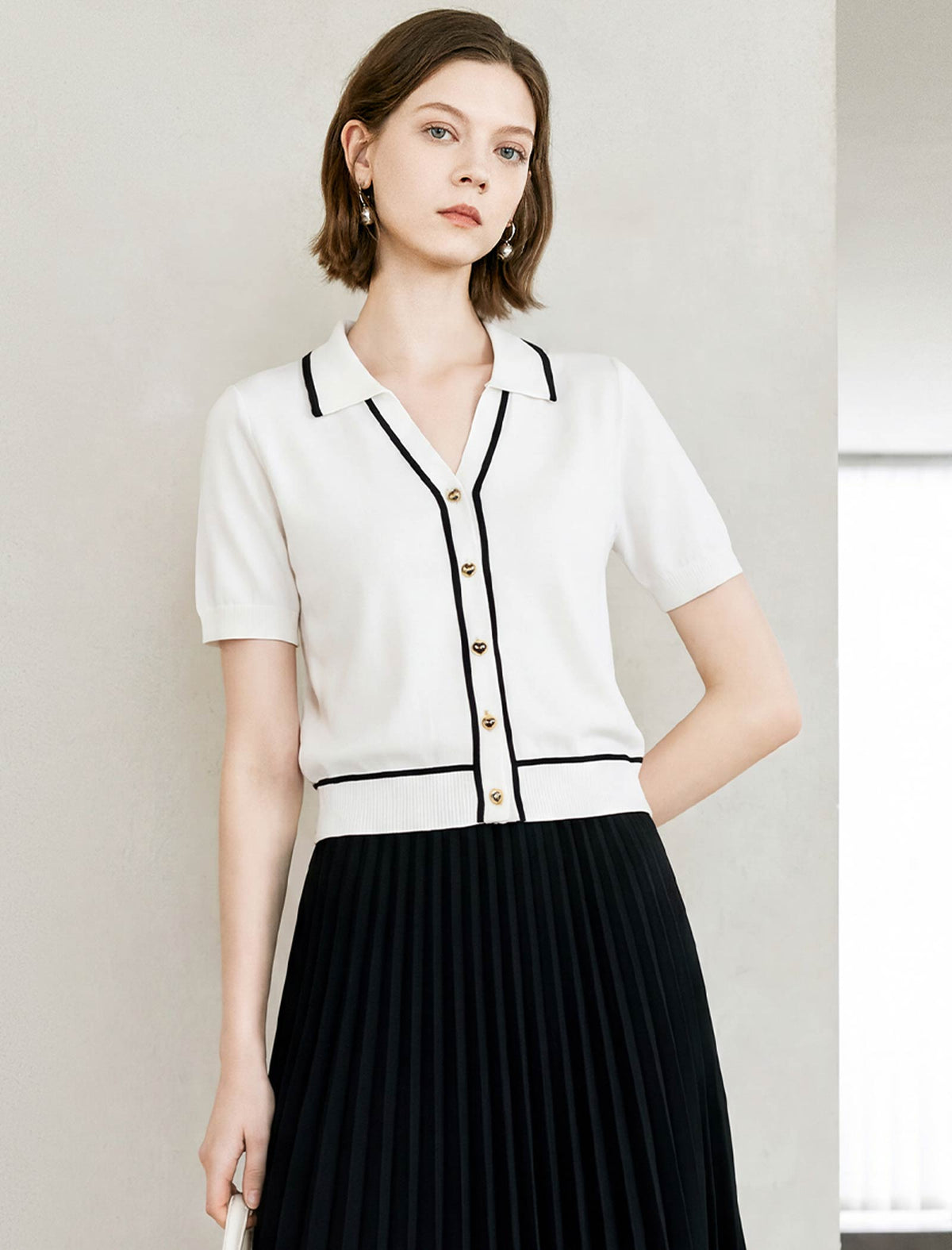 Black Trim Collared Short Sleeve Knit Top