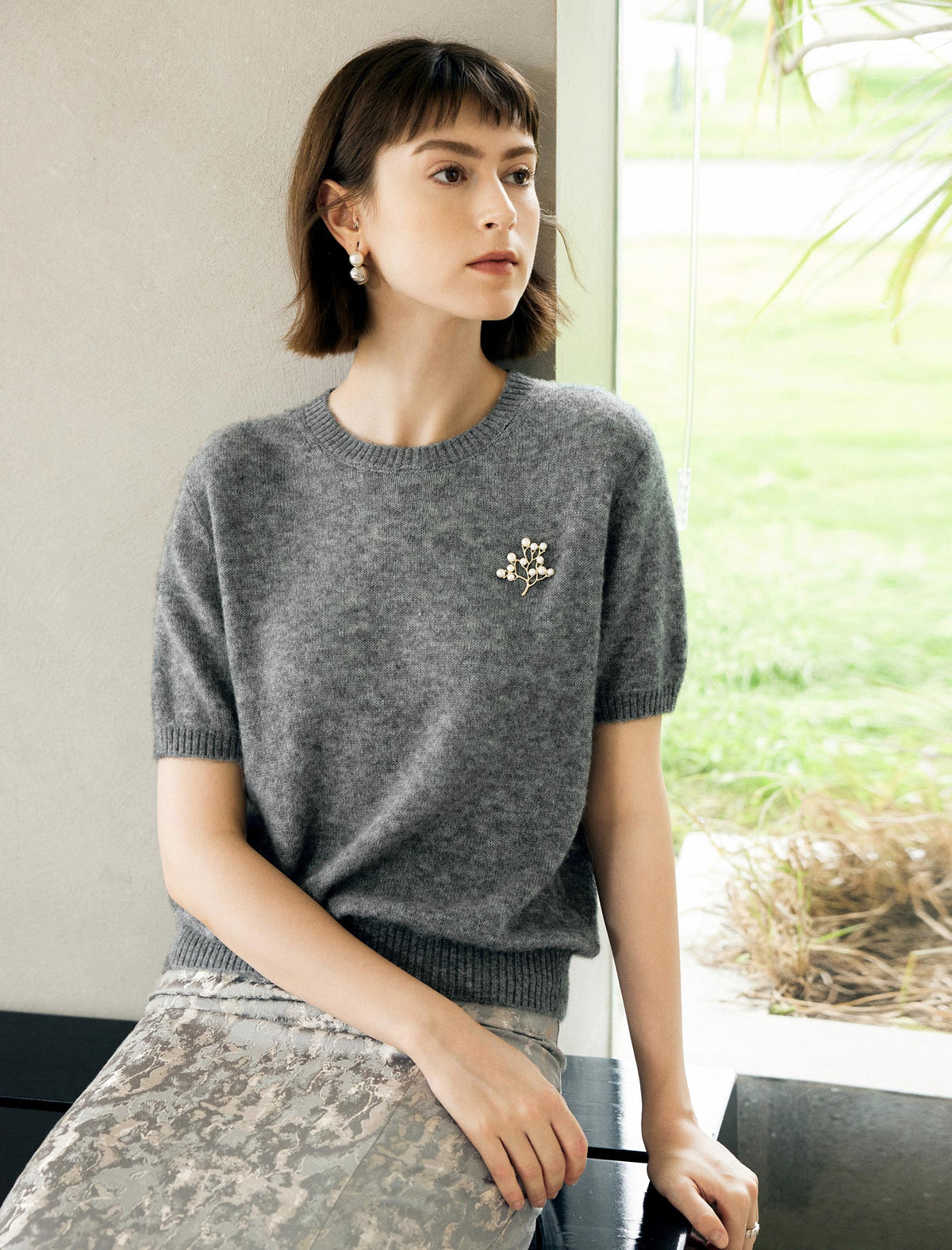 Wool Blend Pearl Brooch Short Sleeve Sweater