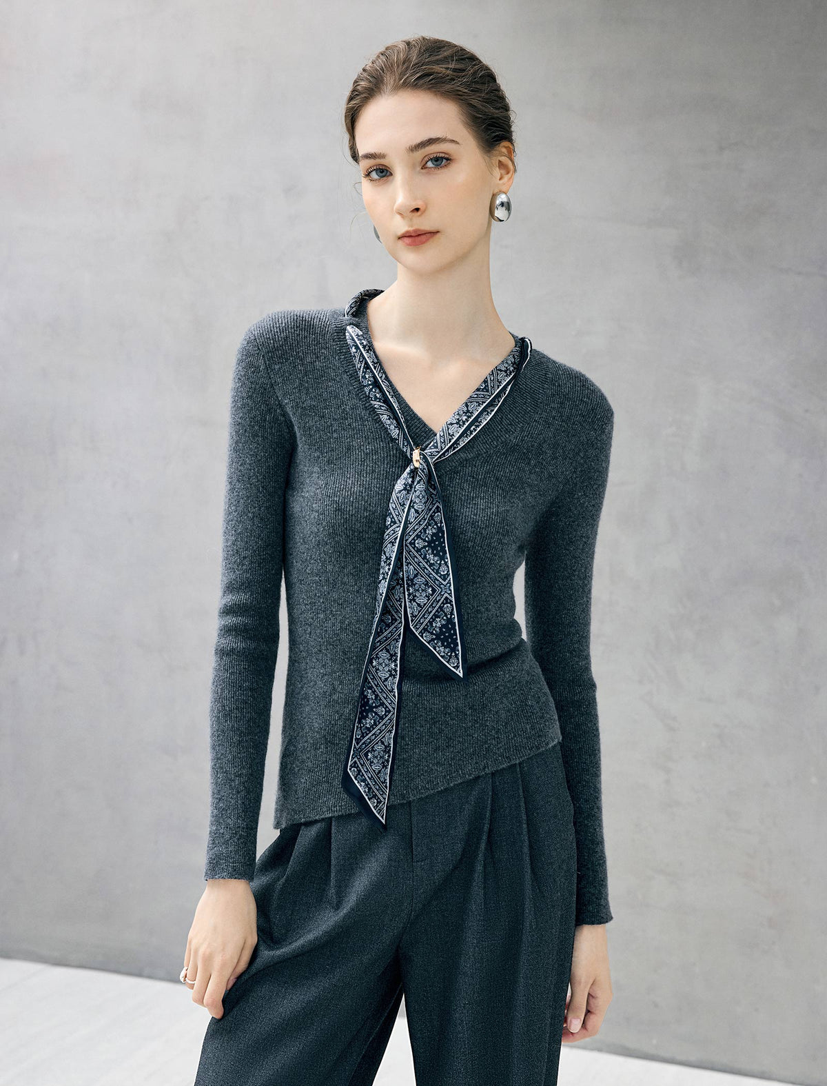 Wool Blend Ribbed V-Neck Top with Detachable Leopard Scarf