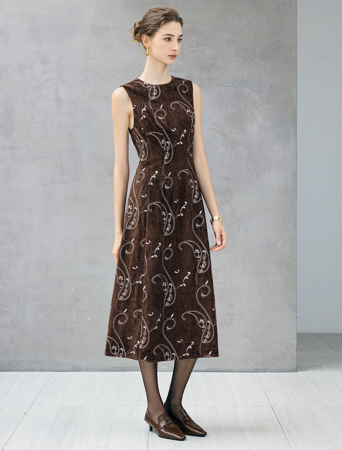 Embroidered Paisley Crewneck Sleeveless A-Line Midi Dress