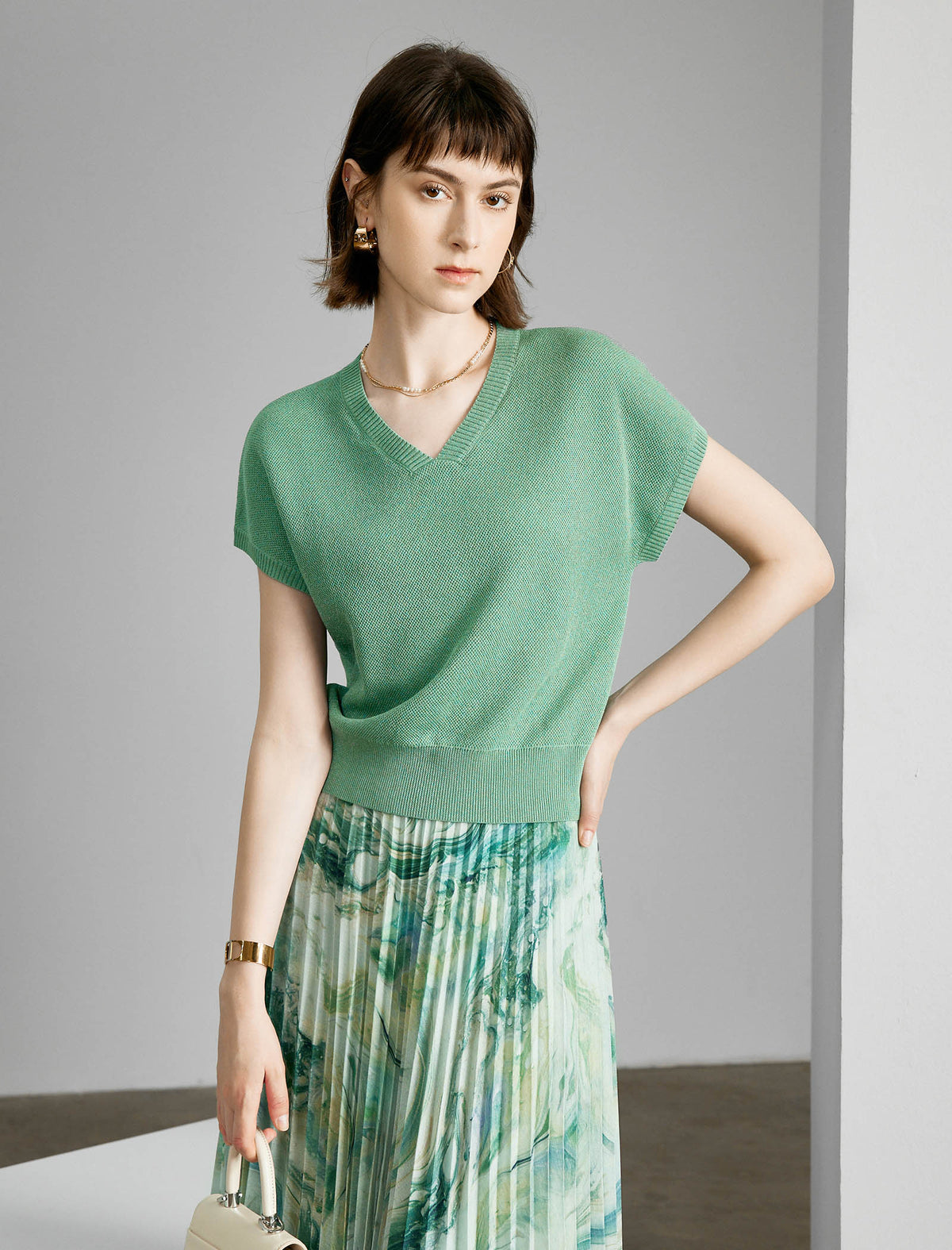 V-Neck Short Sleeve Knit Top