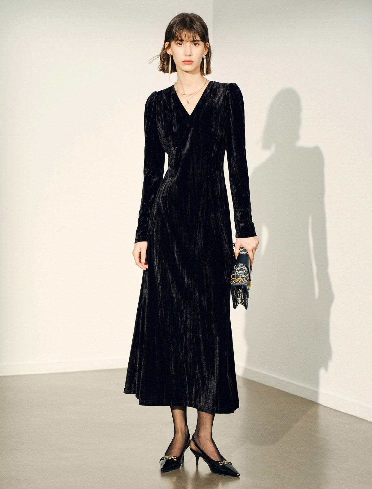 Black Velvet V-Neck Long Sleeve Maxi Dress
