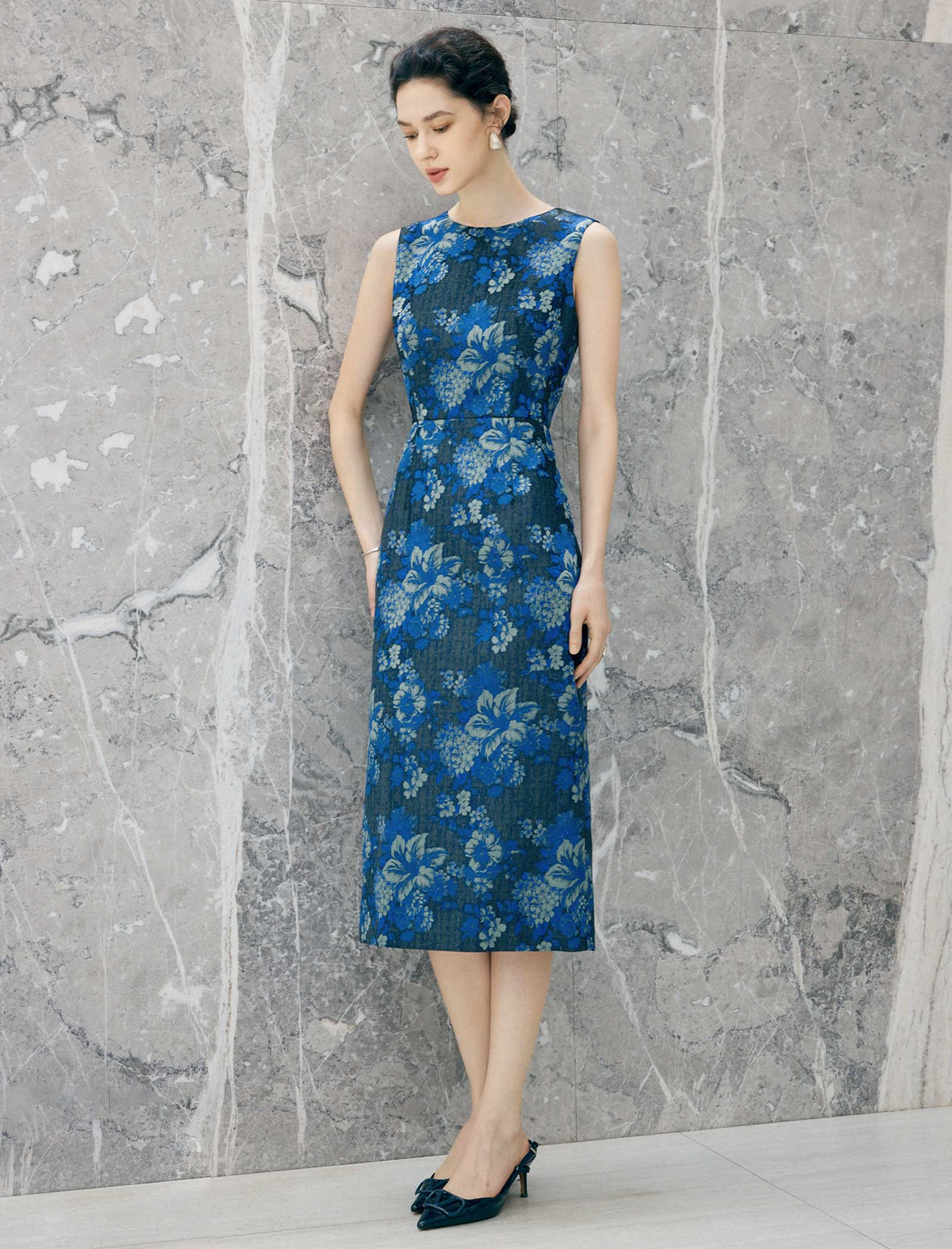 Blue Floral Sleeveless Knee-Length Sheath Dress