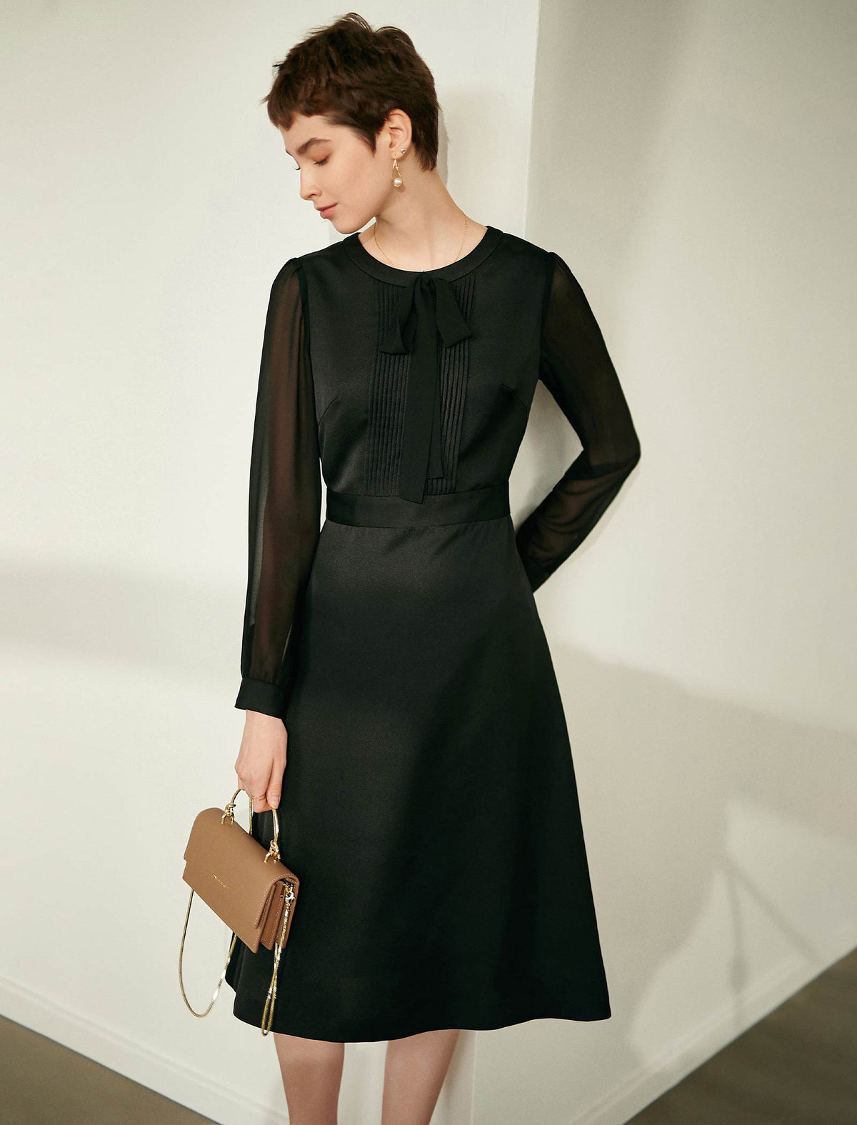 Bow Pleated Detail Midi Dress