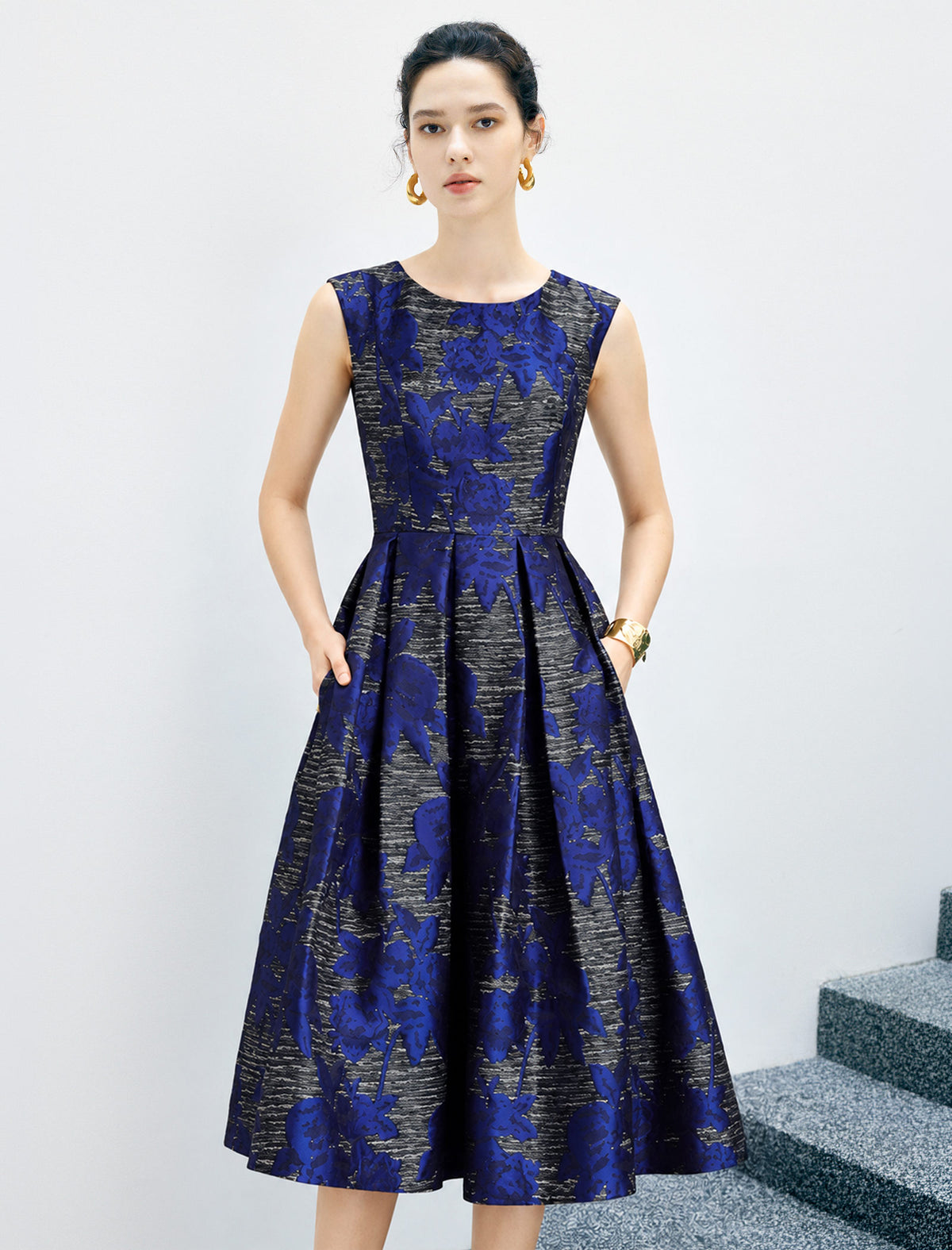 Floral Print Crewneck Sleeveless Fitted Midi Dress