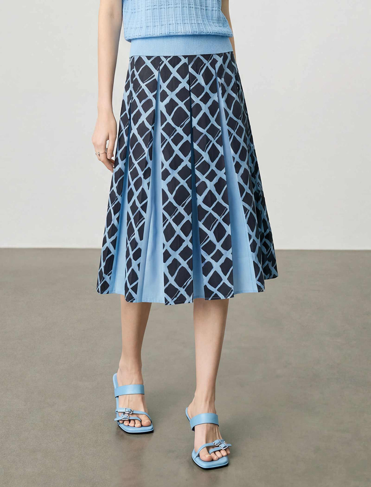High-Waisted Geometric Print Pleated Midi Skirt