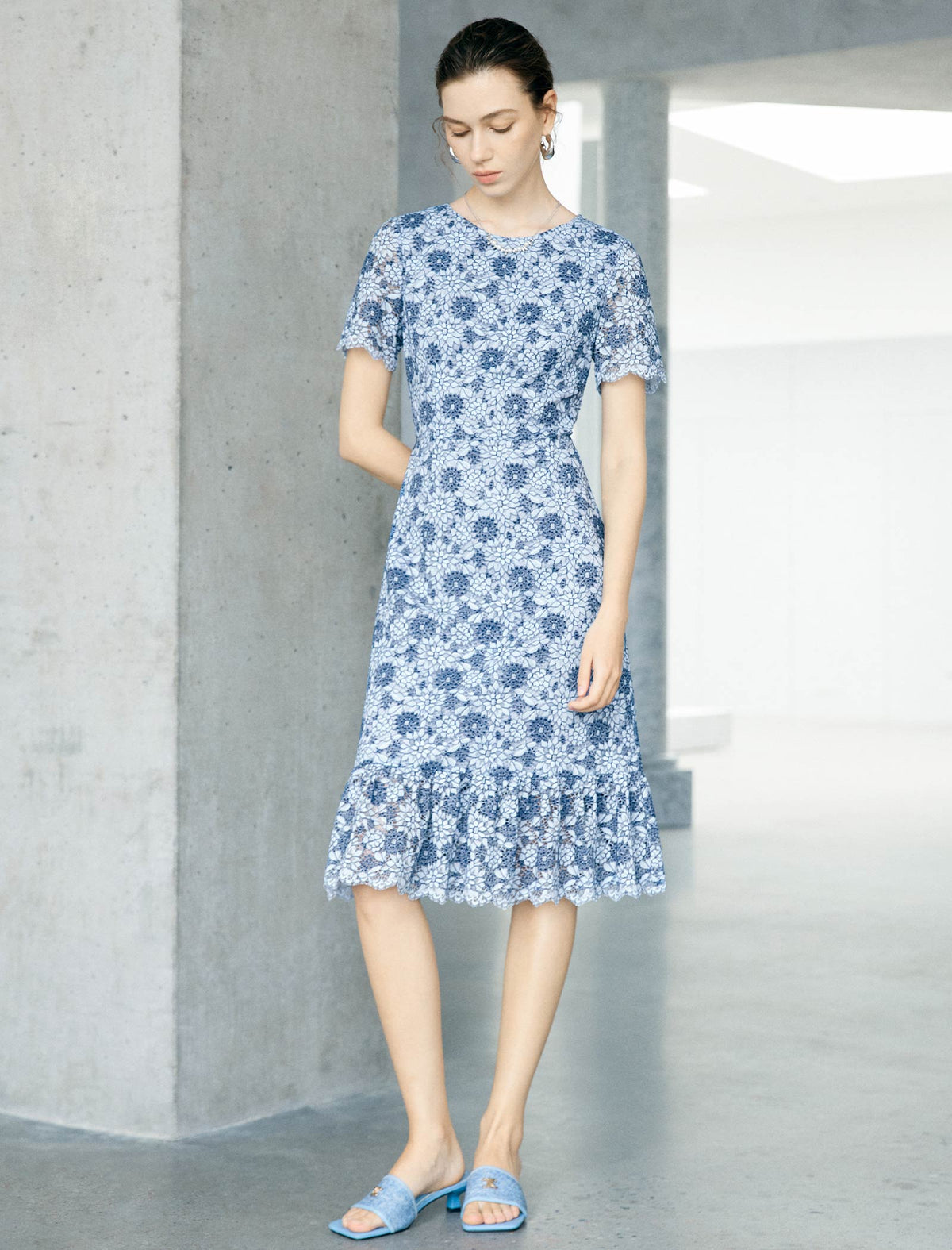 Blue Floral Lace Ruffle Hem Short Sleeve Midi Dress