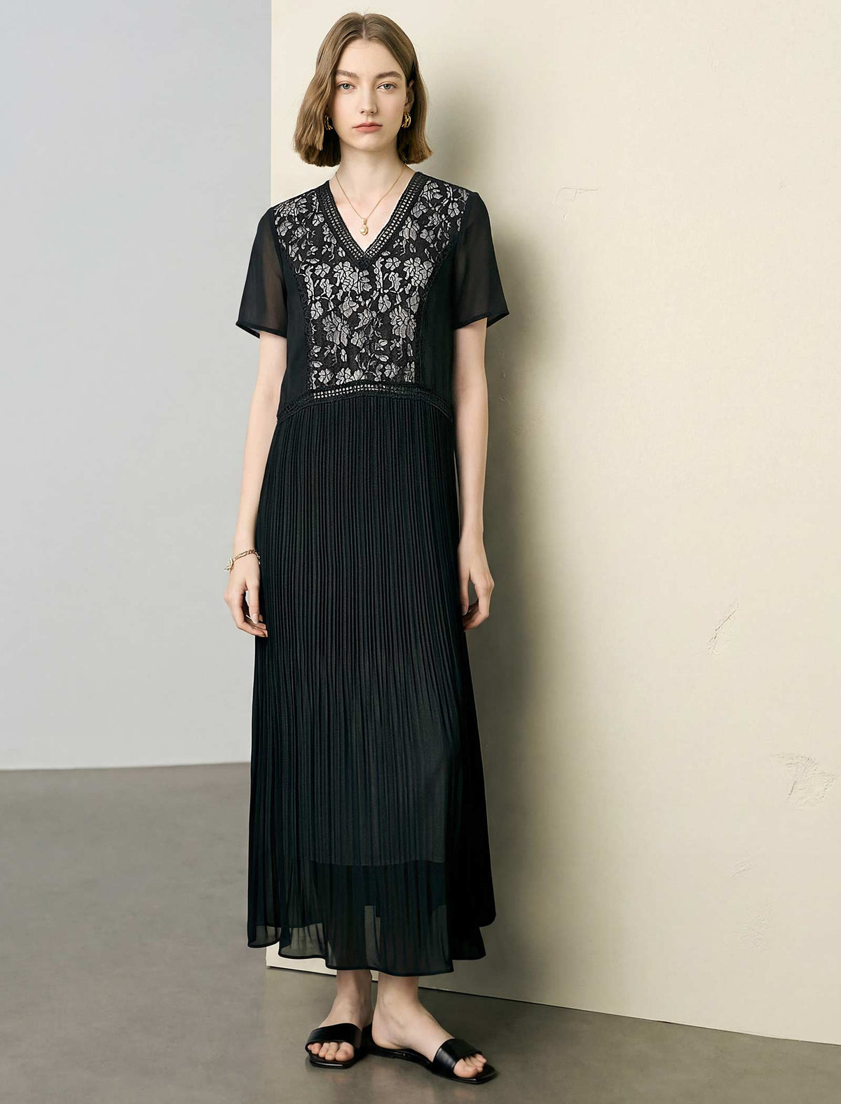 Vintage Lace Spliced Pleated Maxi Dress