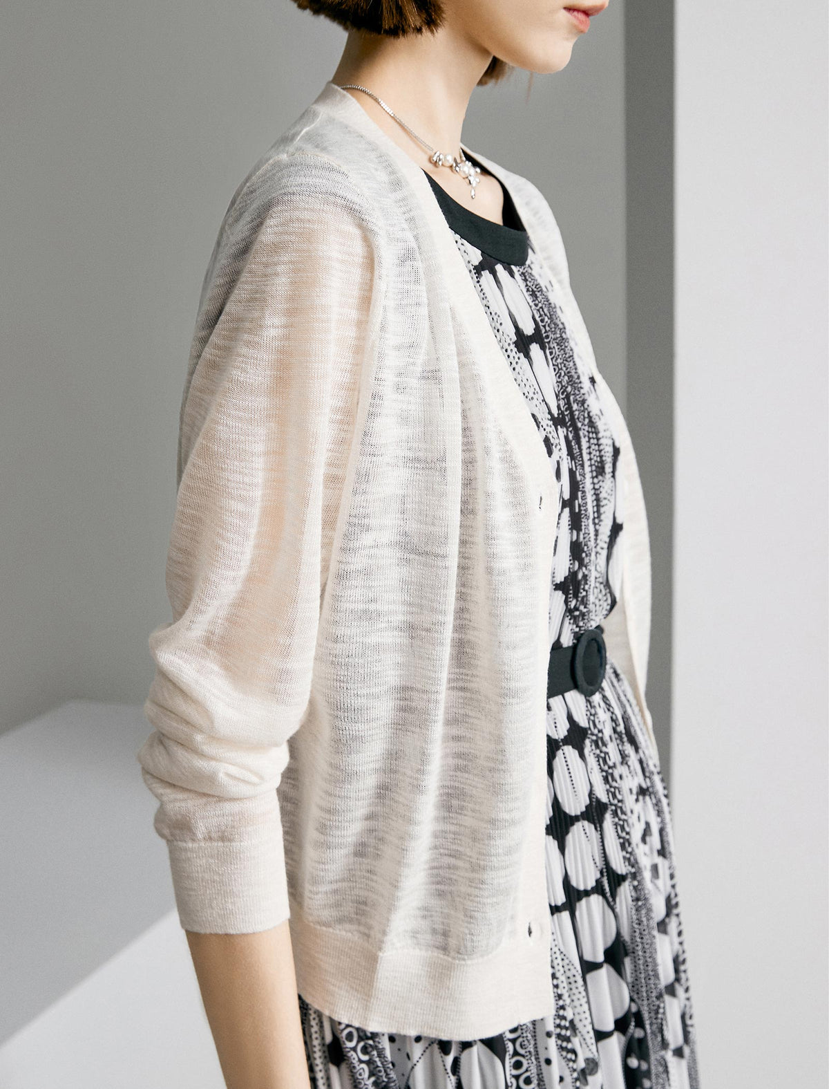 Lightweight Solid Color V-Neck Knit Cardigan