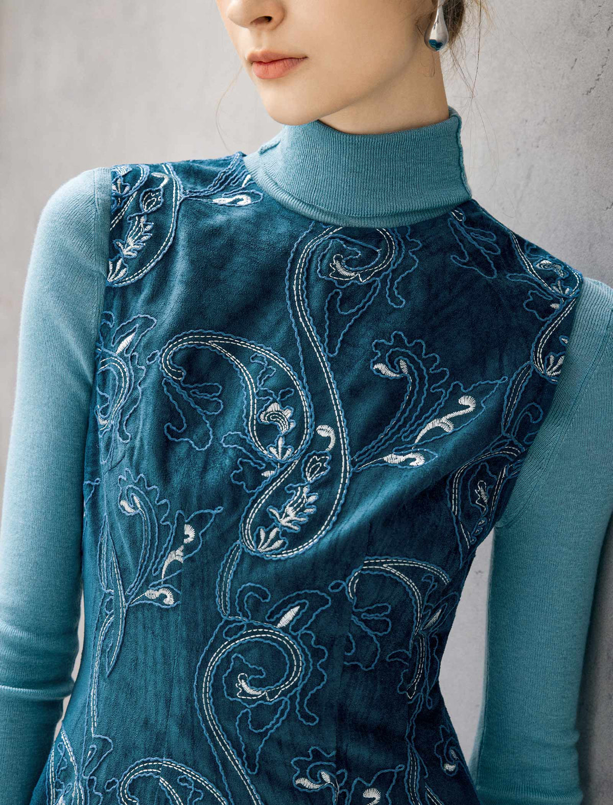 Embroidered Paisley Crewneck Sleeveless A-Line Midi Dress