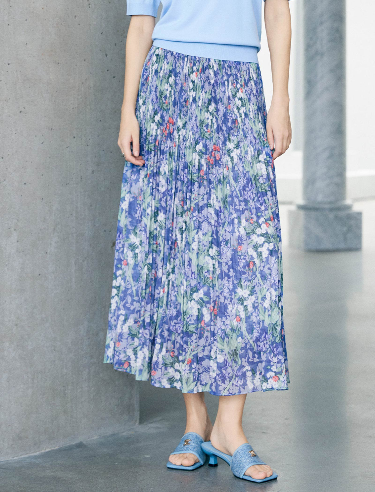 Blue Base Floral Print Pleated Midi Skirt