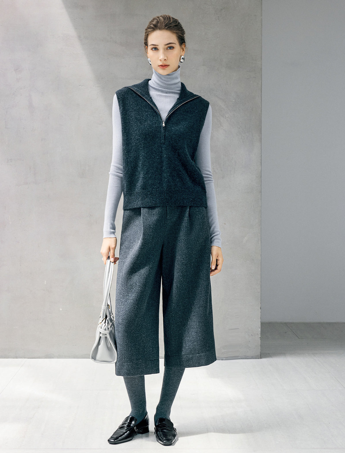 Wool Blend Half-Zip Collared Straight Knit Vest