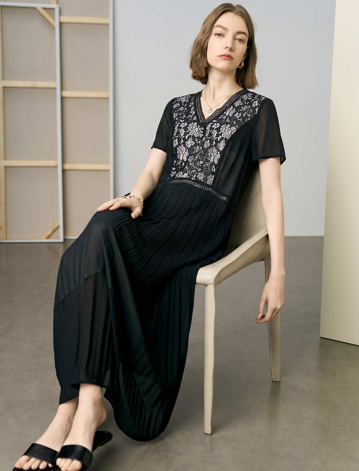 Vintage Lace Spliced Pleated Maxi Dress