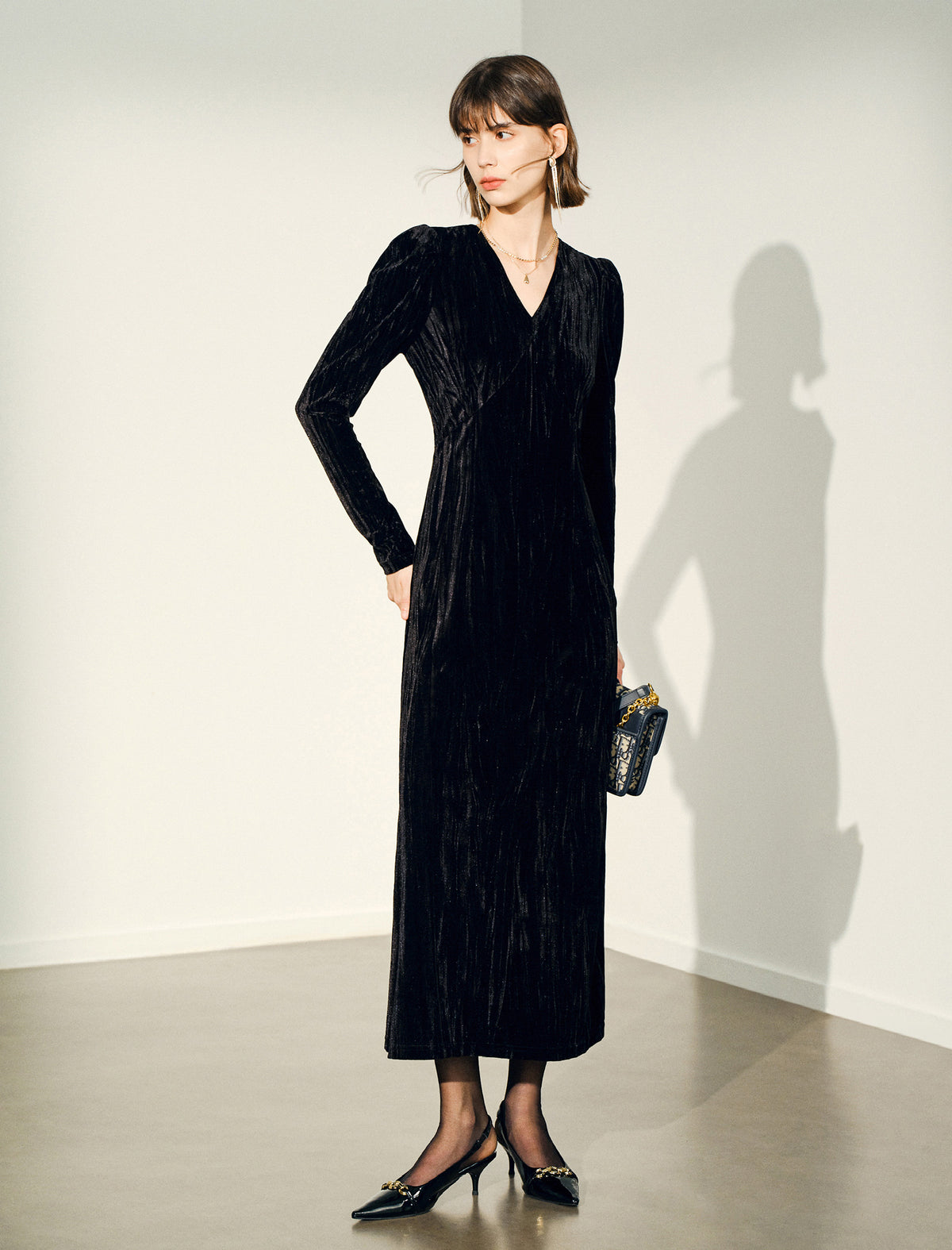 Black Velvet V-Neck Long Sleeve Maxi Dress