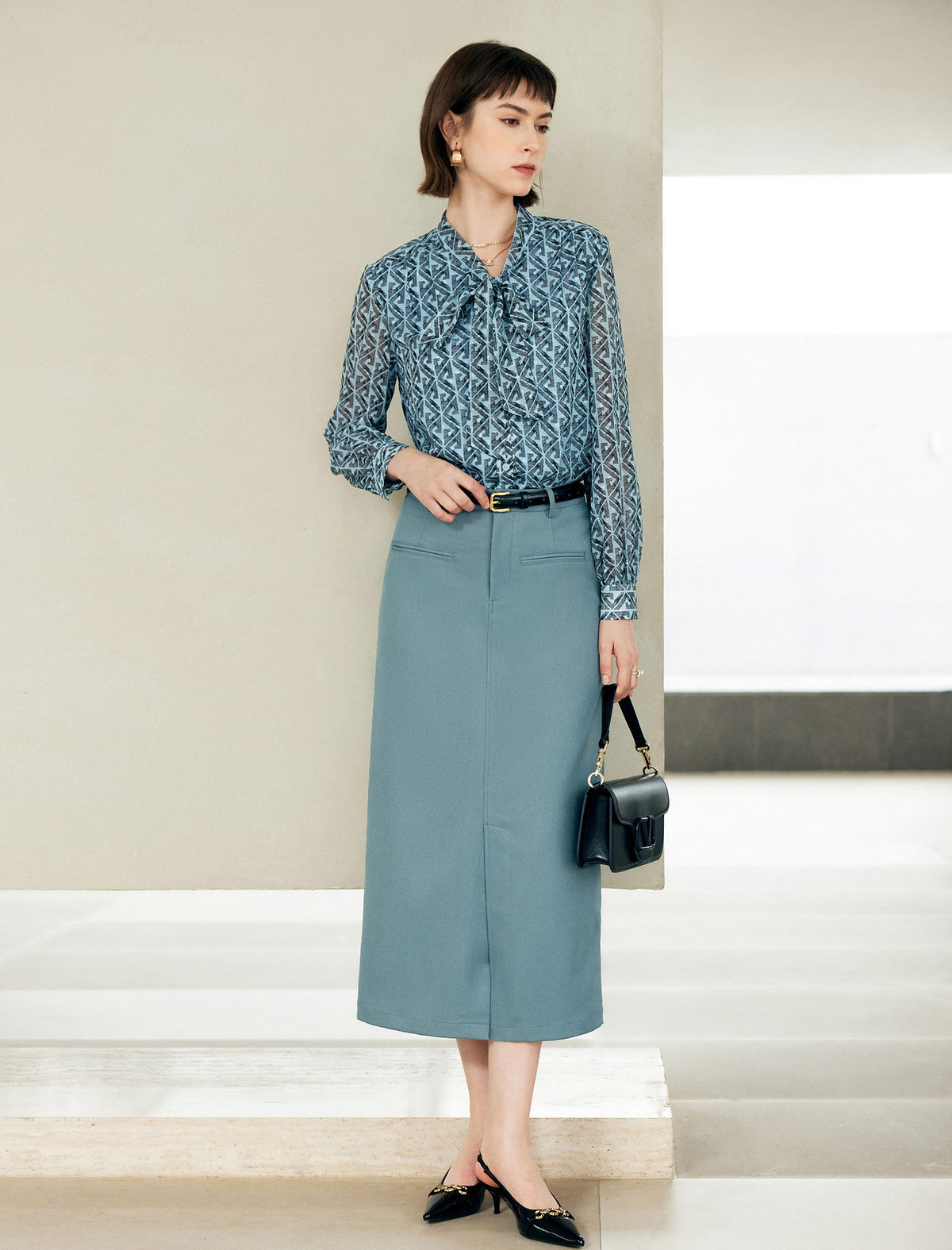 Geometric Print Bow Tie Blouse