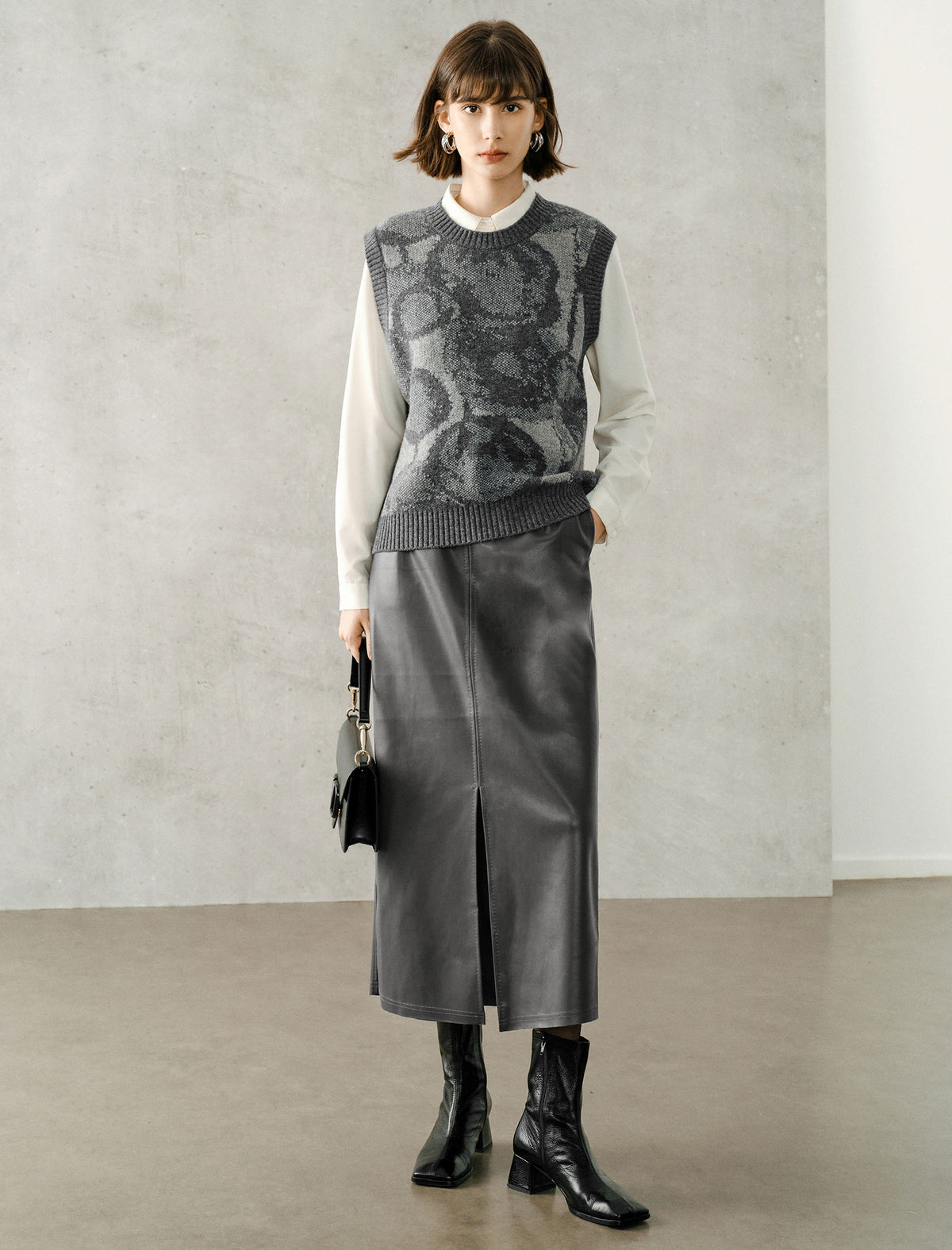 Crew Neck Abstract Art Jacquard Knit Vest