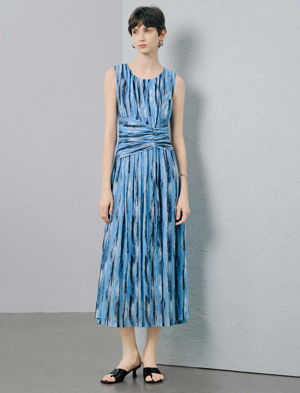 Blue Abstract Print Sleeveless Ruched Waist Midi Dress