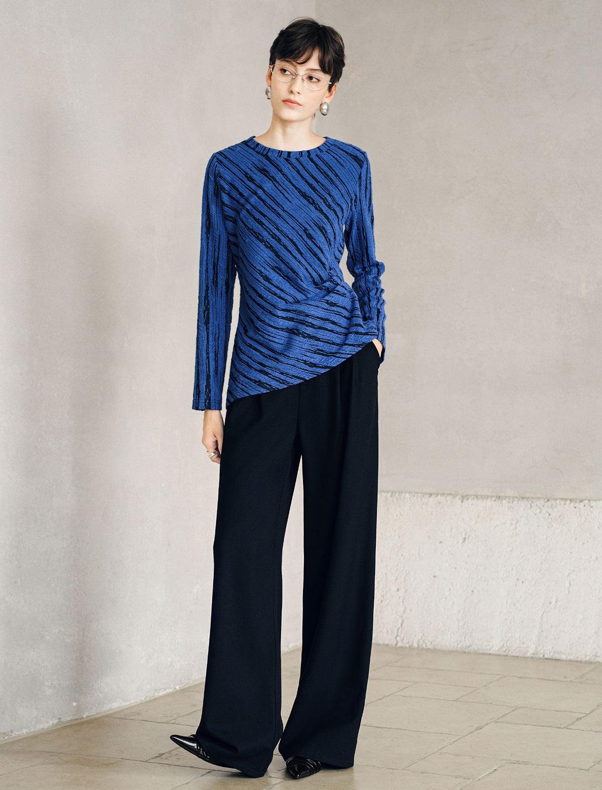 Abstract Diagonal Print Twist Front Long Sleeve Top