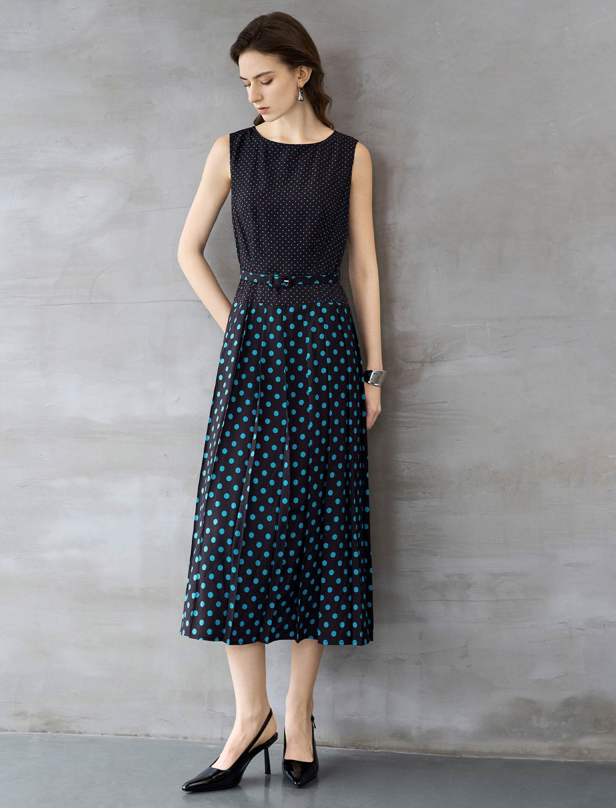 Black And Turquoise Polka Dot Pleated Sleeveless Midi Dress