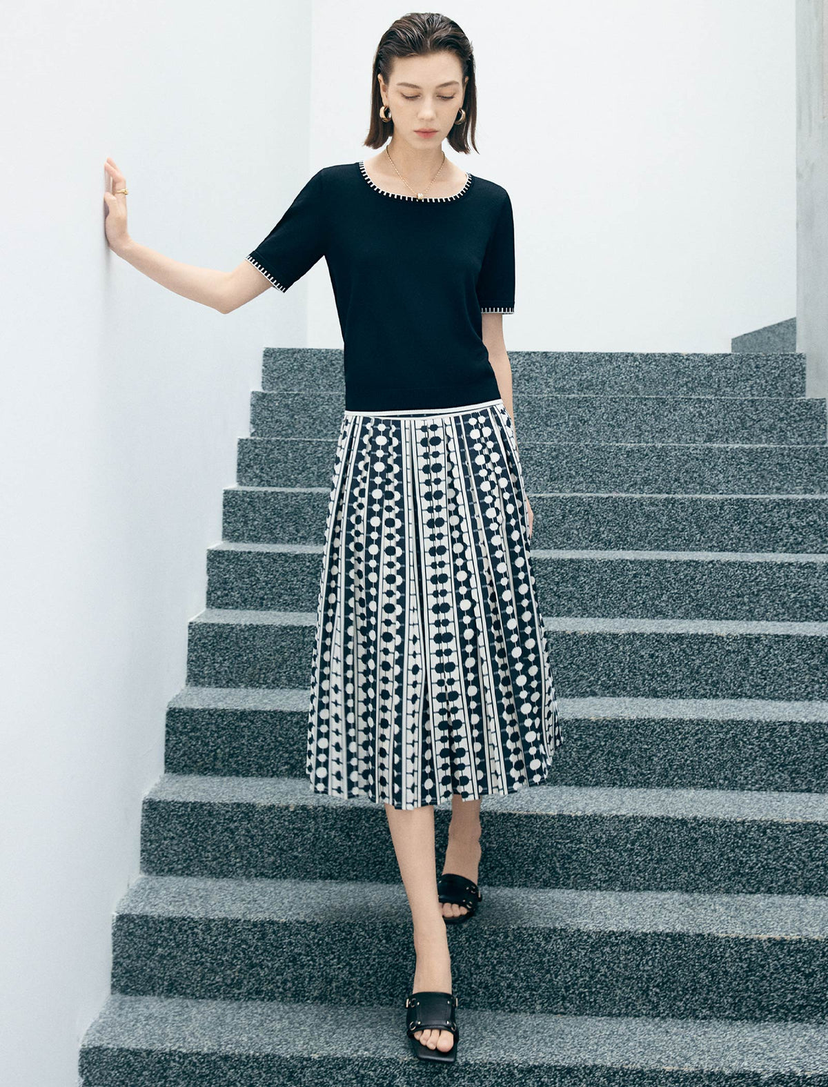 Black Contrast Trim Short Sleeve Knit Top