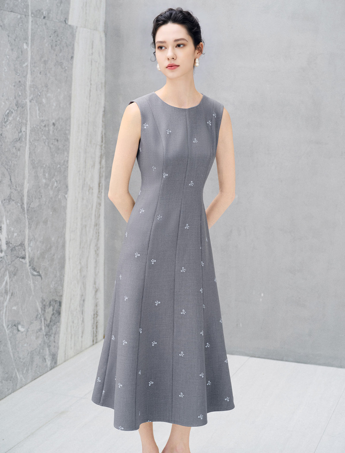 Bow Embroidery Sleeveless Midi Dress