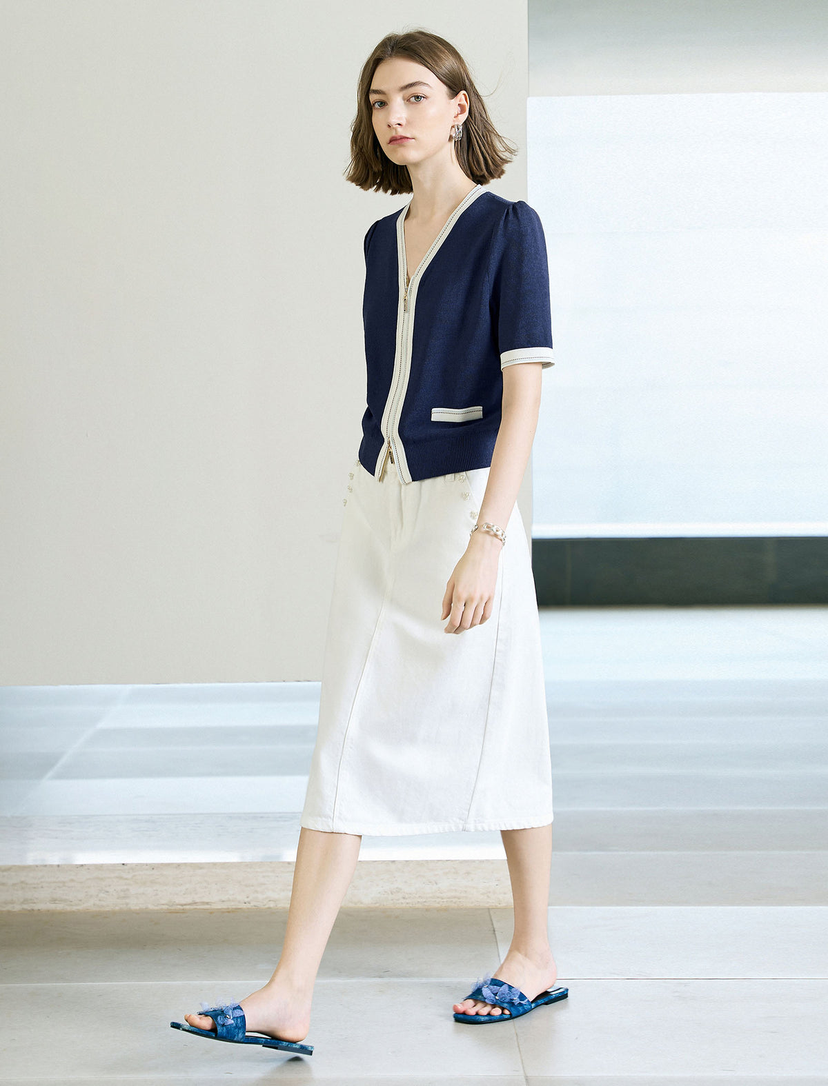 V-Neck Contrast Trim Short Sleeve Knit Cardigan