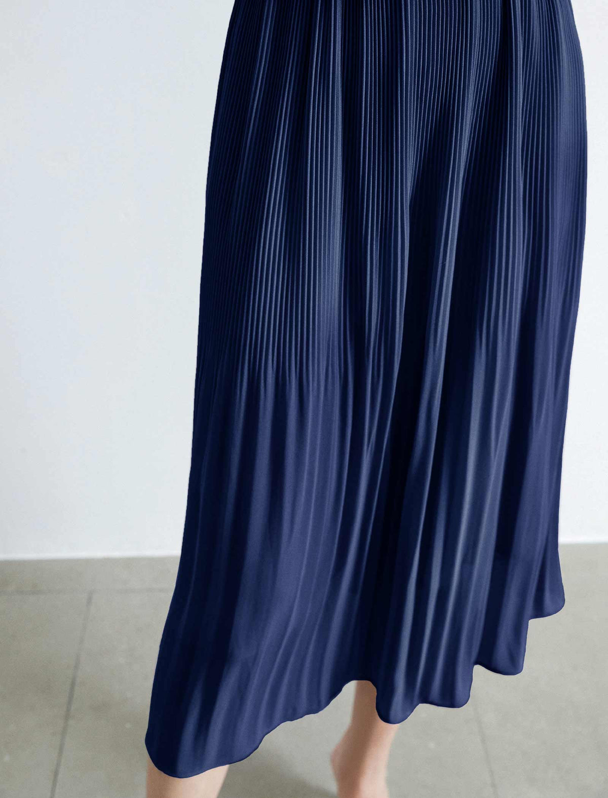 V-Neck Chiffon Pleated Midi Dress