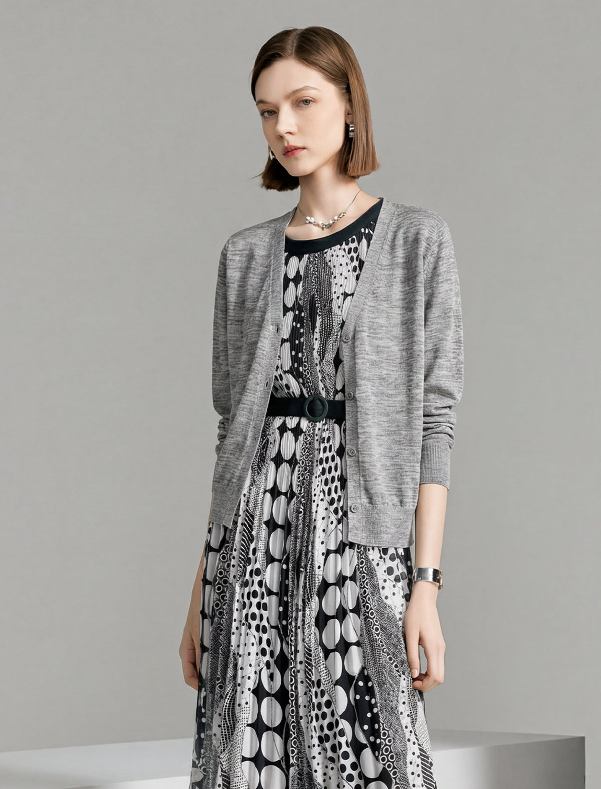 Lightweight Solid Color V-Neck Knit Cardigan