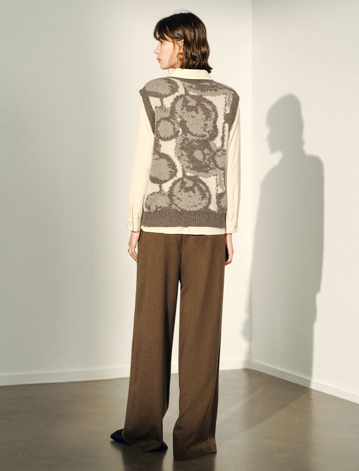Crew Neck Abstract Art Jacquard Knit Vest