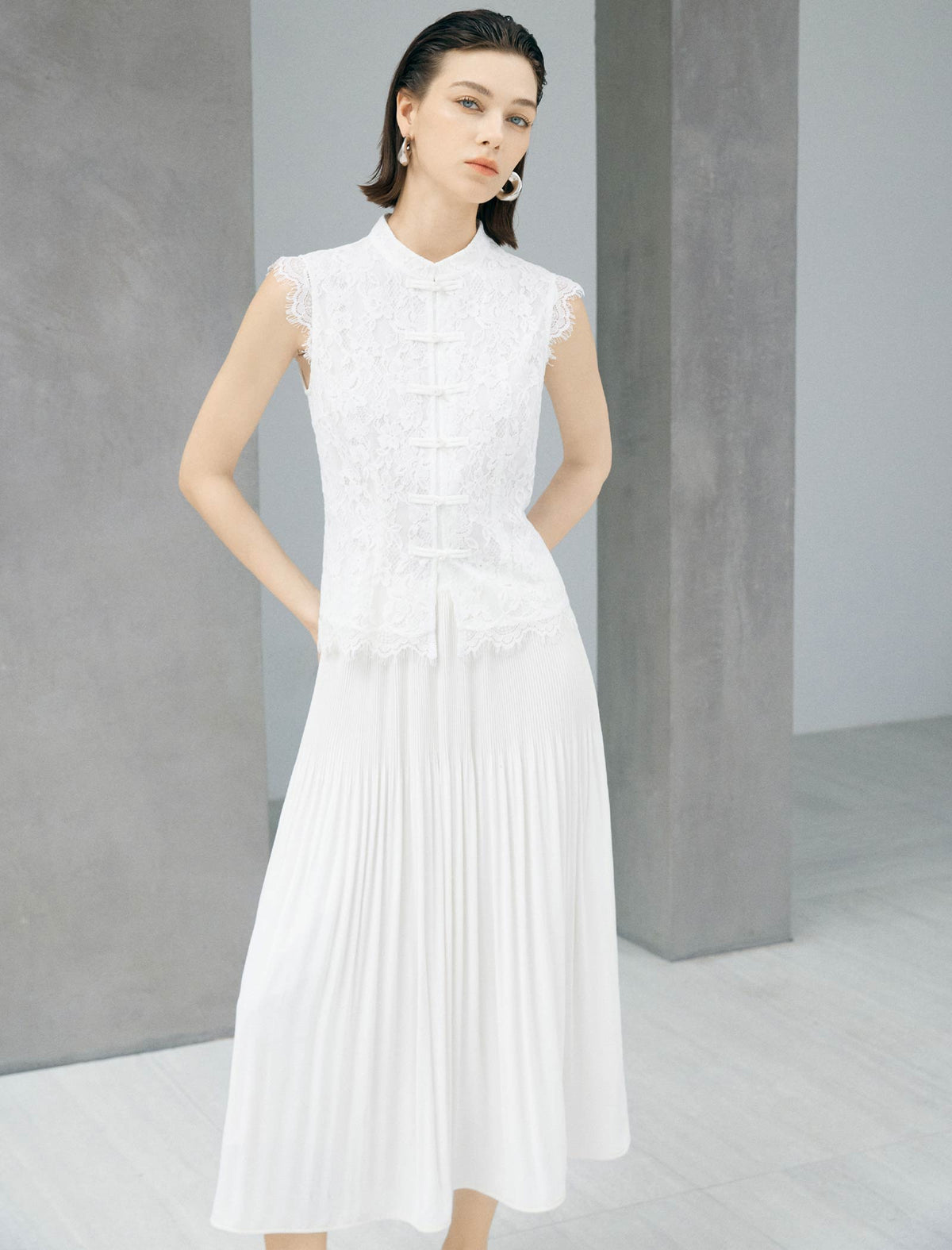 White Floral Lace Chinese Frog Button Sleeveless Vest Top