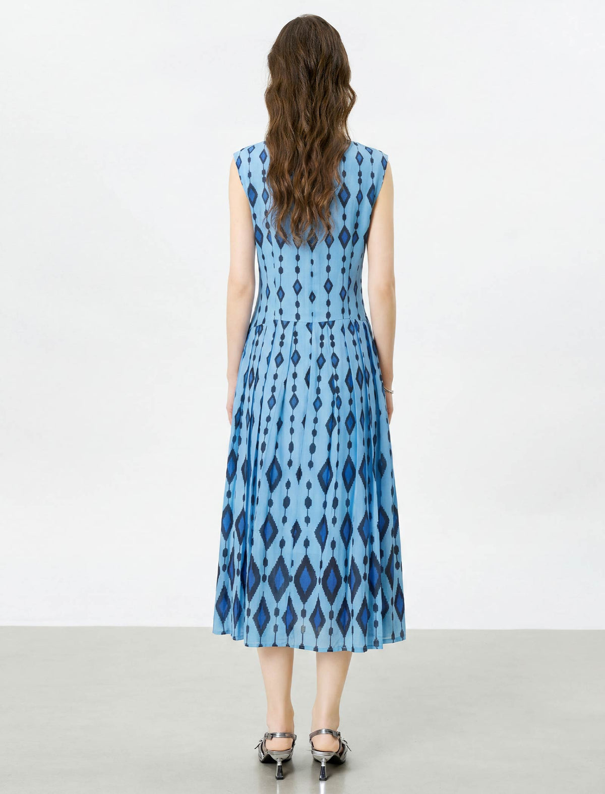 Blue Geo Diamond Print Sleeveless Pleated Midi Dress