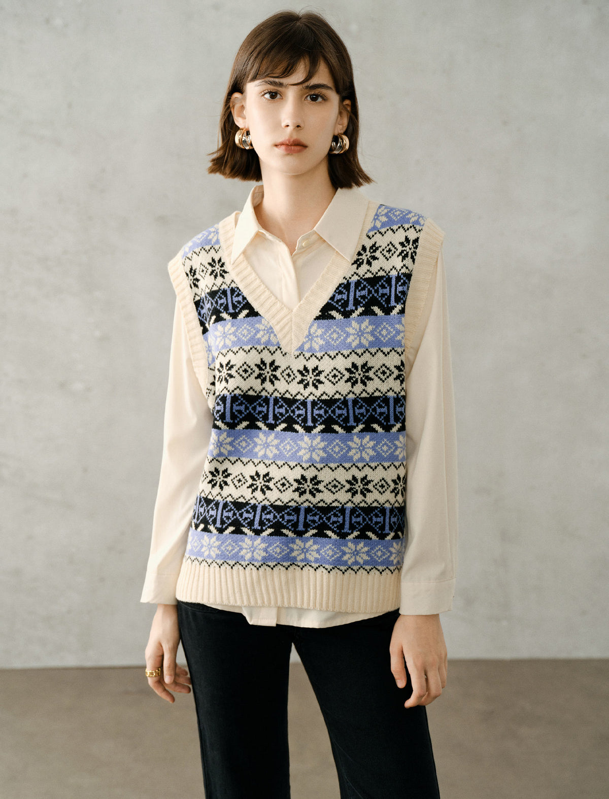 Geometric Jacquard V-Neck Straight-Fit Knit Vest