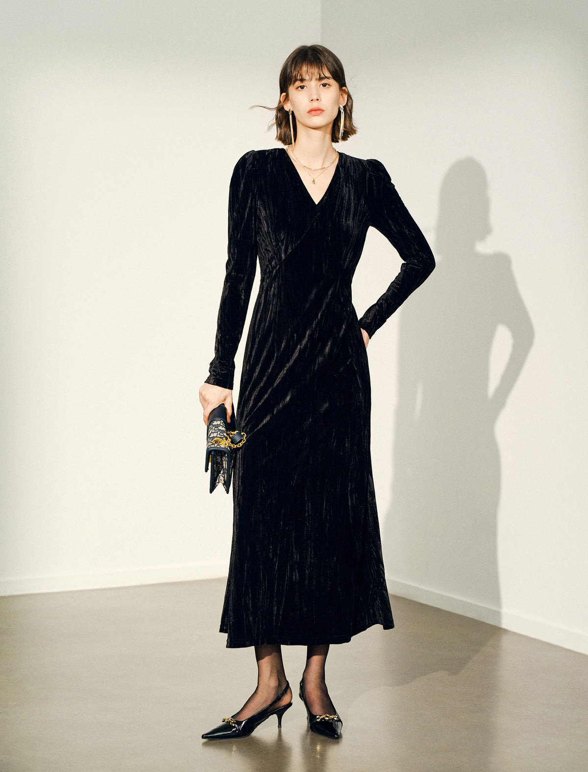 Black Velvet V-Neck Long Sleeve Maxi Dress