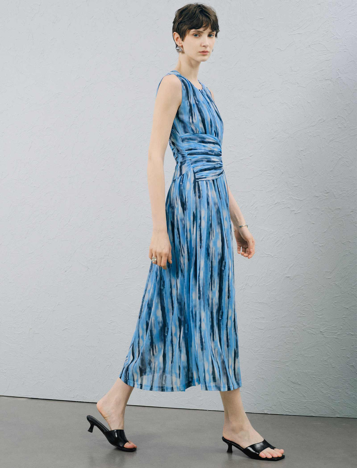 Blue Abstract Print Sleeveless Ruched Waist Midi Dress